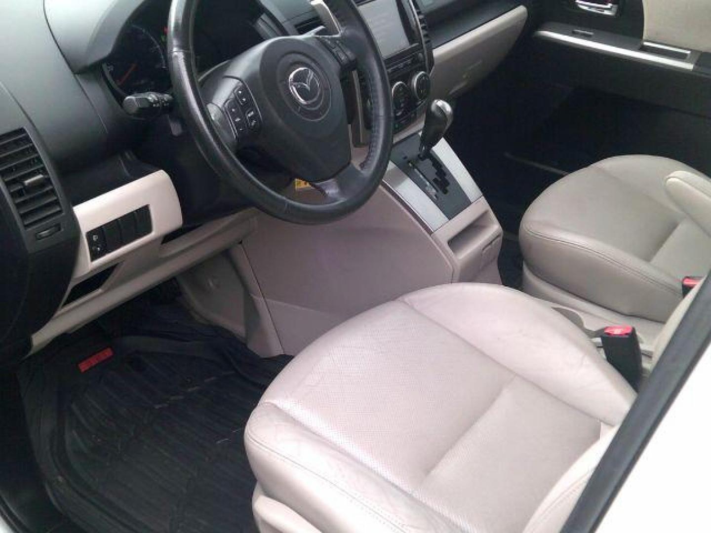 2009 Crystal White Pearl Mazda MAZDA5 Sport (JM1CR293590) with an 2.3L L4 DOHC 16V engine, located at 116 N. Frazier Street, Conroe, TX, 77301, (936) 647-0690, 30.308662, -95.460480 - Photo#6