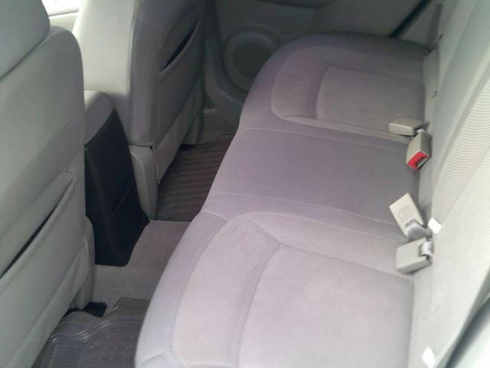 2011 Pearl White /Gray Cloth Interior Nissan Rogue S 2WD (JN8AS5MT1BW) with an 2.5L L4 DOHC 16V engine, Continuously Variabl transmission, located at 116 N. Frazier Street, Conroe, TX, 77301, (936) 647-0690, 30.308662, -95.460480 - Photo #6