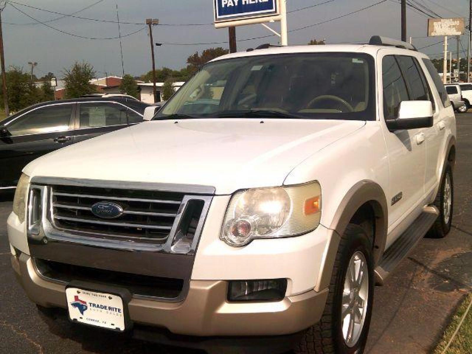 2007 Oxford White /Camel Leather Interi Ford Explorer Eddie Bauer 4.0L 2WD (1FMEU64E57U) with an 4.0L V6 SOHC 16V engine, 5-Speed Automatic transmission, located at 116 N. Frazier Street, Conroe, TX, 77301, (936) 647-0690, 30.308662, -95.460480 - Photo #2
