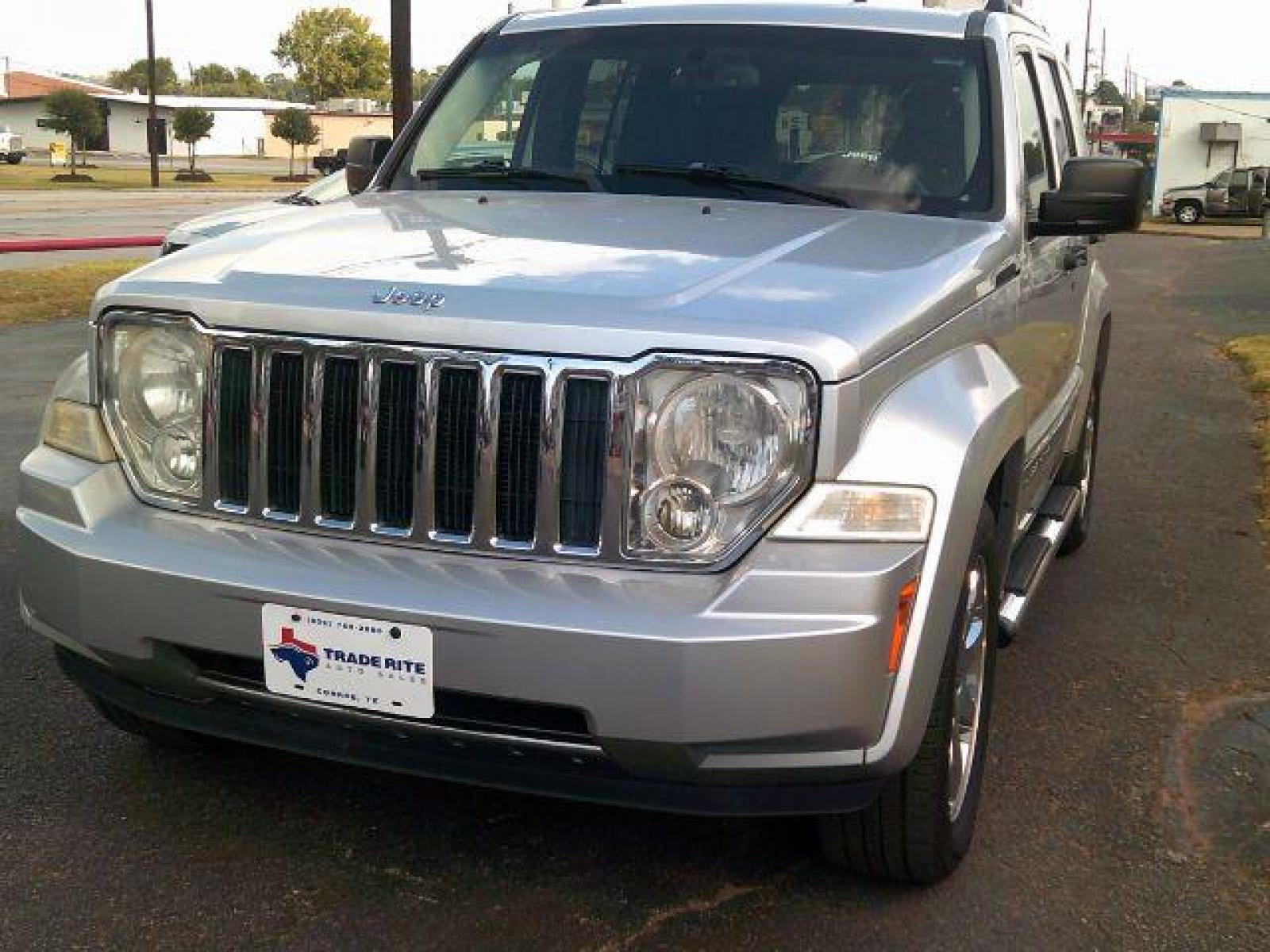 2009 Bright Silver Metallic Jeep Liberty Limited 2WD (1J8GP58K89W) with an 3.7L V6 SOHC 12V engine, 4-Speed Automatic transmission, located at 116 N. Frazier Street, Conroe, TX, 77301, (936) 647-0690, 30.308662, -95.460480 - Photo #2