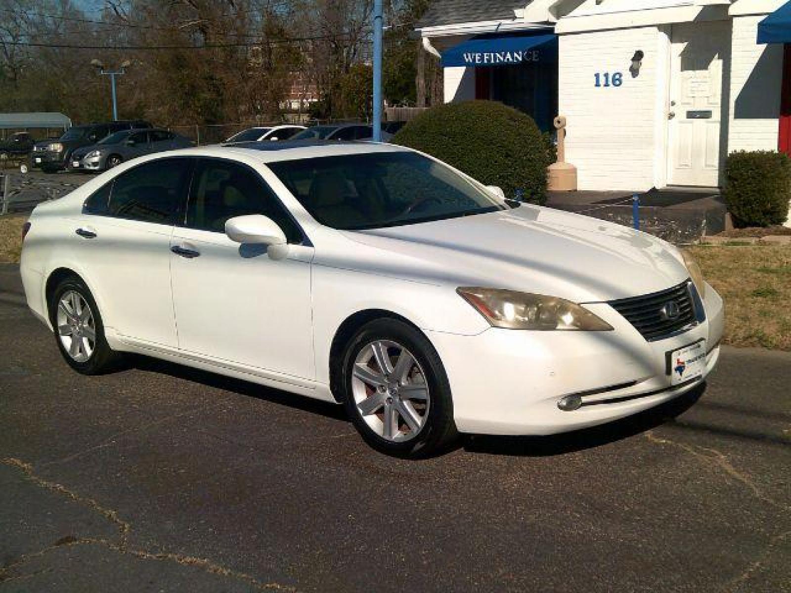 2009 White Lexus ES 350 Sedan (JTHBJ46G292) with an 3.5L V6 DOHC 24V engine, 6-Speed Automatic transmission, located at 116 N. Frazier Street, Conroe, TX, 77301, (936) 647-0690, 30.308662, -95.460480 - Photo #1