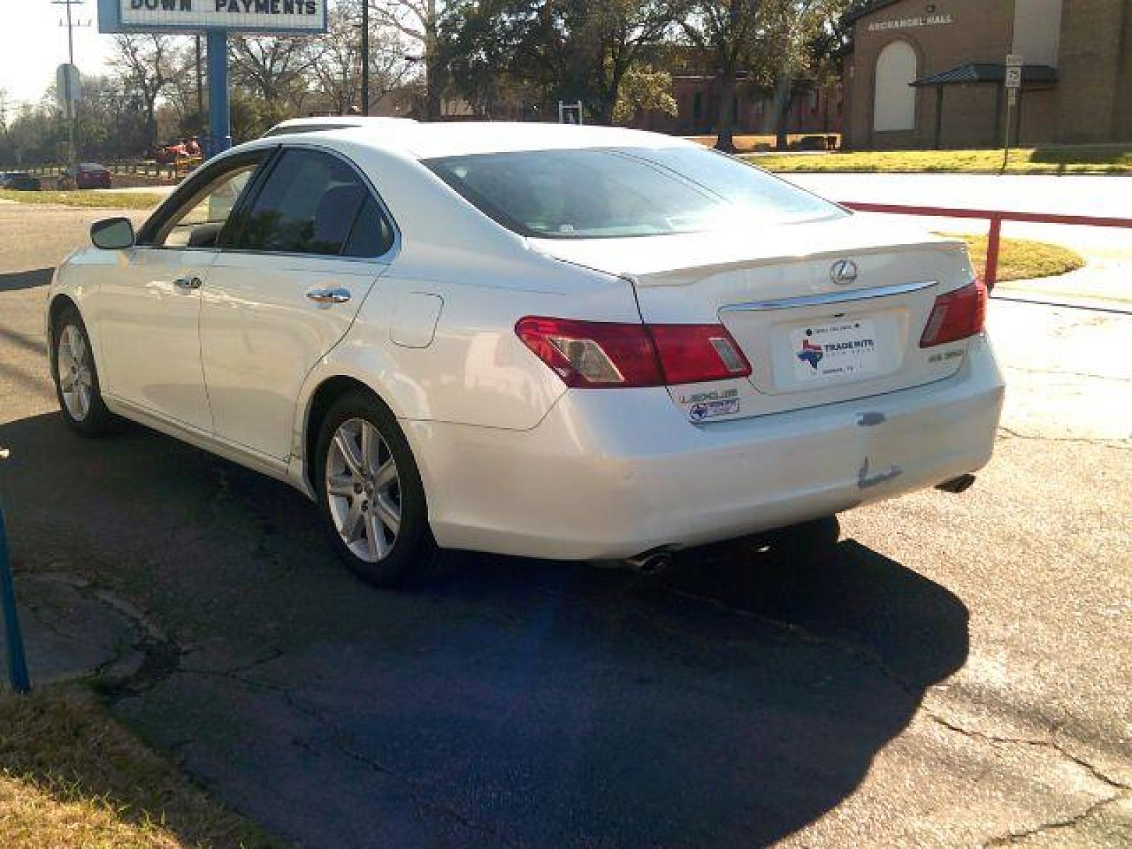 2009 White Lexus ES 350 Sedan (JTHBJ46G292) with an 3.5L V6 DOHC 24V engine, 6-Speed Automatic transmission, located at 116 N. Frazier Street, Conroe, TX, 77301, (936) 647-0690, 30.308662, -95.460480 - Photo #4