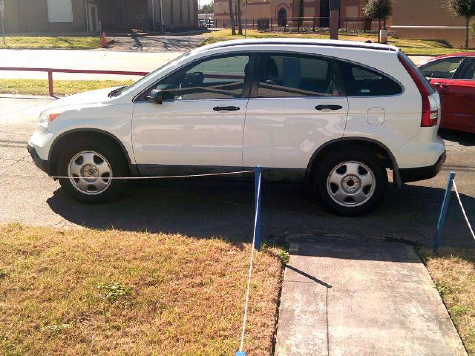 2008 Taffeta White /Black Cloth Interior Honda CR-V LX 2WD AT (3CZRE38368G) with an 2.4L L4 DOHC 16V engine, 5-Speed Automatic transmission, located at 116 N. Frazier Street, Conroe, TX, 77301, (936) 647-0690, 30.308662, -95.460480 - Photo #3
