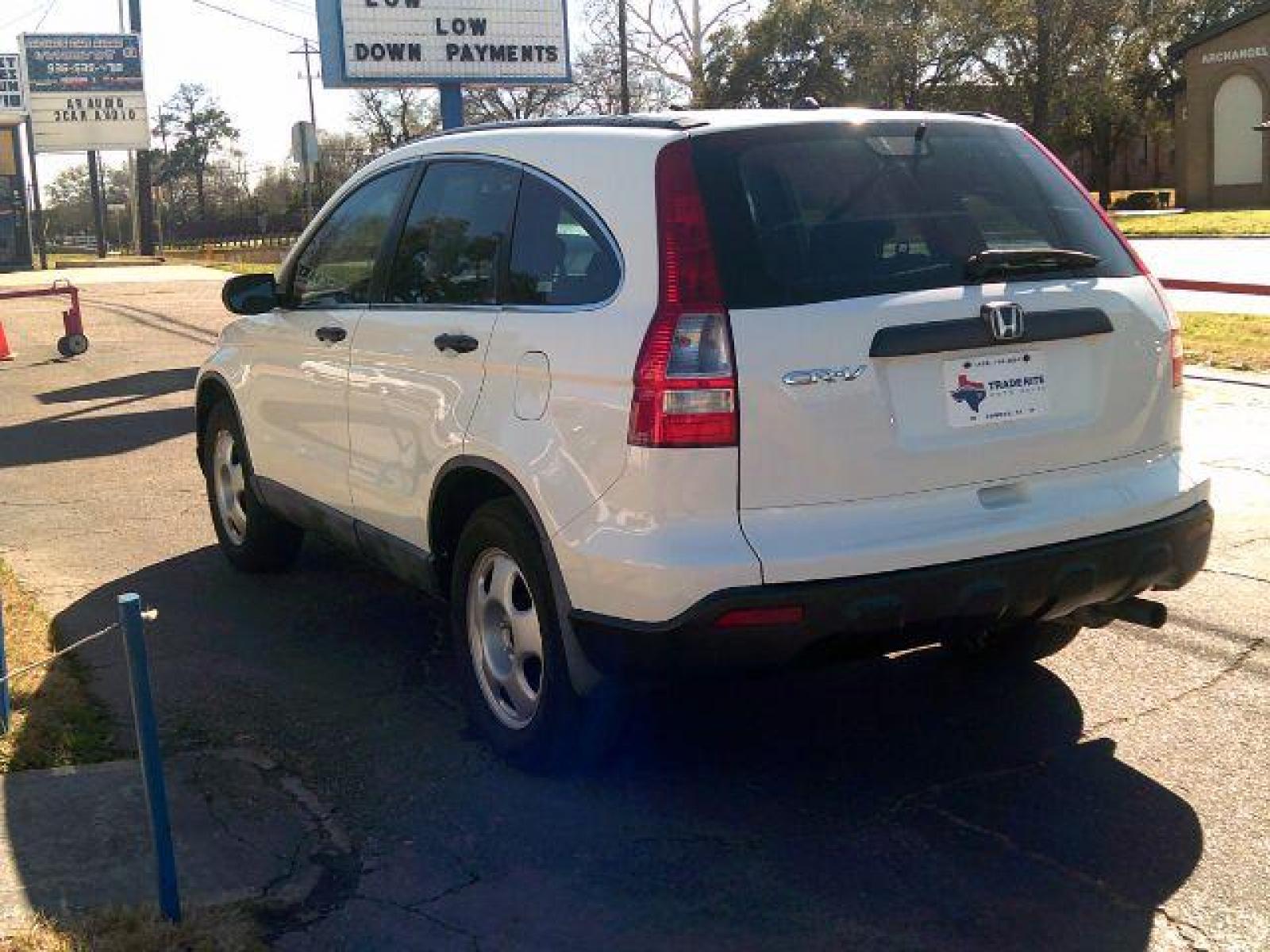 2008 Taffeta White /Black Cloth Interior Honda CR-V LX 2WD AT (3CZRE38368G) with an 2.4L L4 DOHC 16V engine, 5-Speed Automatic transmission, located at 116 N. Frazier Street, Conroe, TX, 77301, (936) 647-0690, 30.308662, -95.460480 - Photo #4