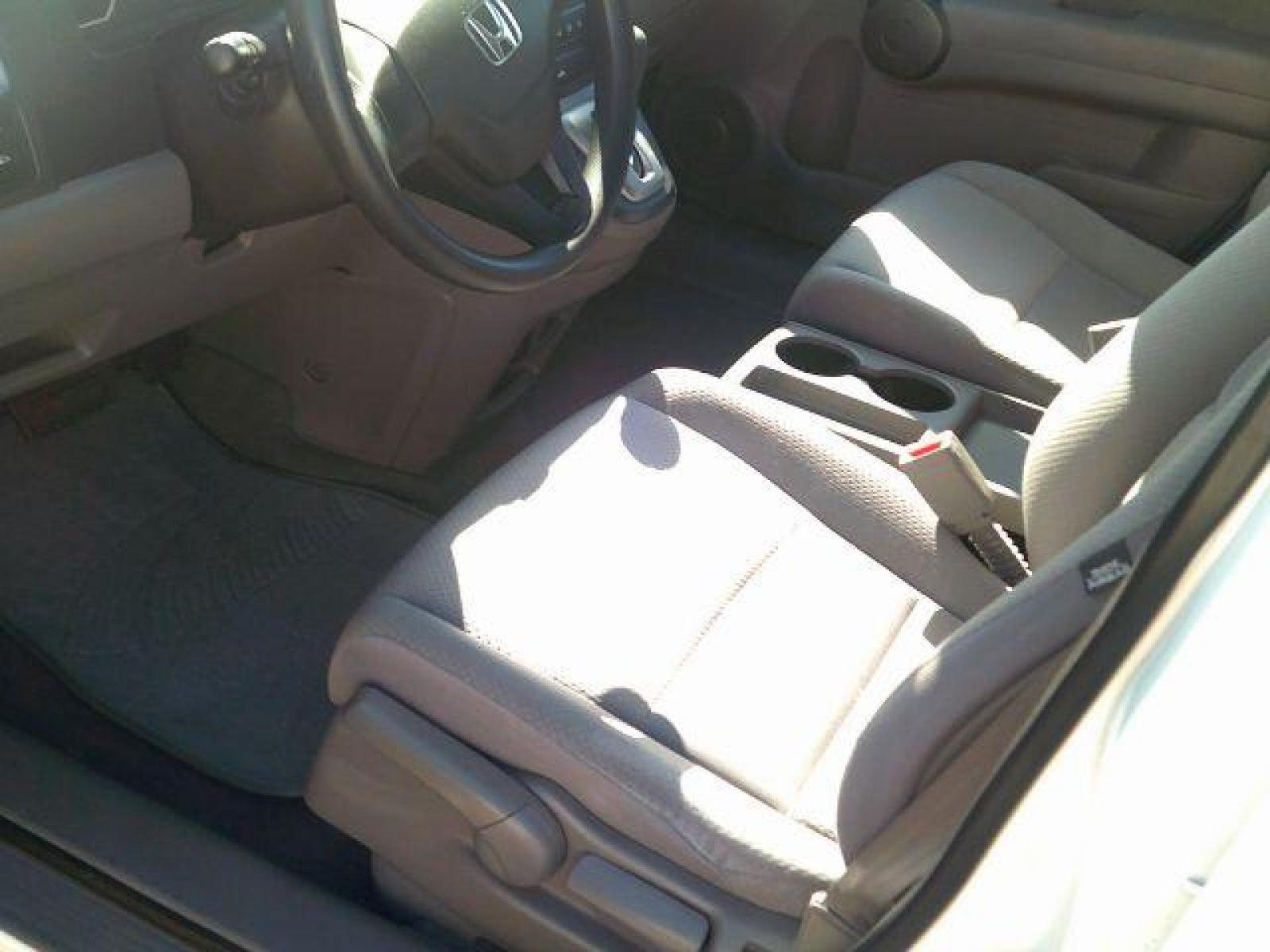 2008 Taffeta White /Black Cloth Interior Honda CR-V LX 2WD AT (3CZRE38368G) with an 2.4L L4 DOHC 16V engine, 5-Speed Automatic transmission, located at 116 N. Frazier Street, Conroe, TX, 77301, (936) 647-0690, 30.308662, -95.460480 - Photo #6