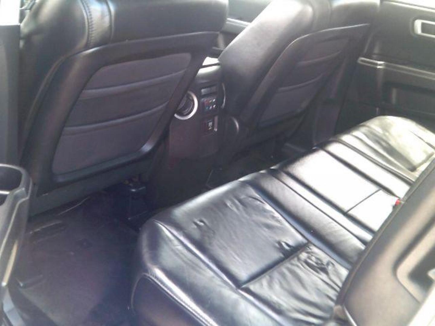2011 Alabaster Silver Met /Black Leather Interi Honda Pilot EX-L 4WD 5-Spd AT (5FNYF4H50BB) with an 3.5L V6 SOHC 24V engine, 5-Speed Automatic transmission, located at 116 N. Frazier Street, Conroe, TX, 77301, (936) 647-0690, 30.308662, -95.460480 - Photo#6