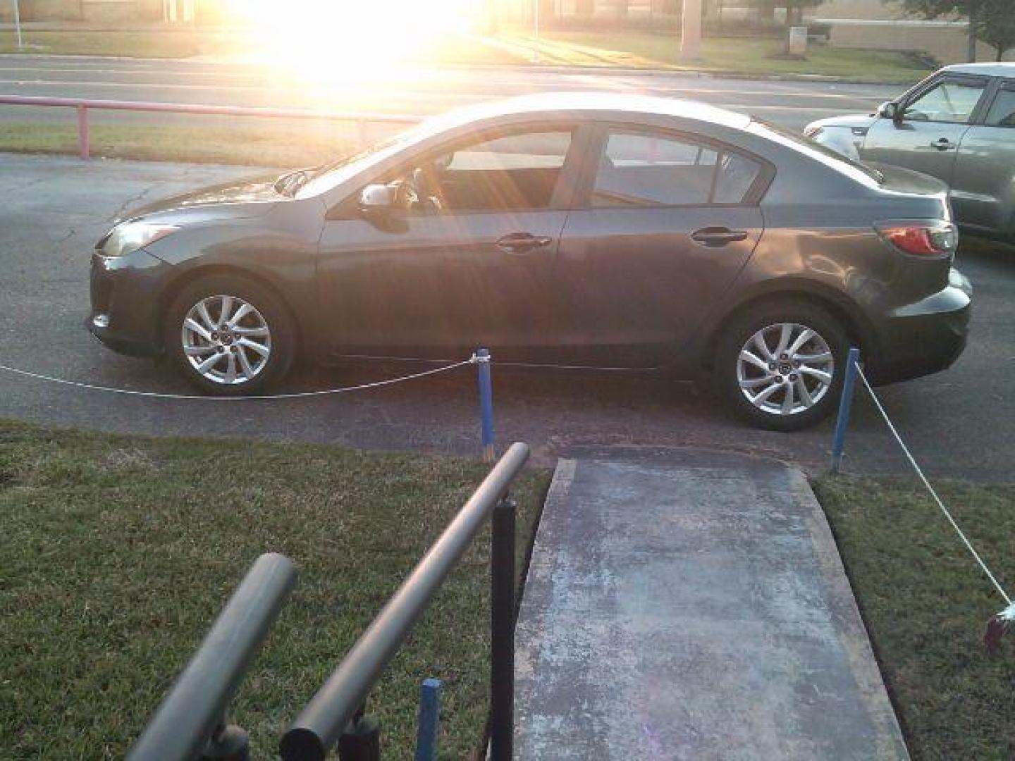 2013 Dolphin Gray Mica /Black Mazda MAZDA3 i Touring AT 4-Door (JM1BL1V7XD1) with an 2.0L L4 DOHC 16V engine, 5-Speed Automatic transmission, located at 116 N. Frazier Street, Conroe, TX, 77301, (936) 647-0690, 30.308662, -95.460480 - Photo#3