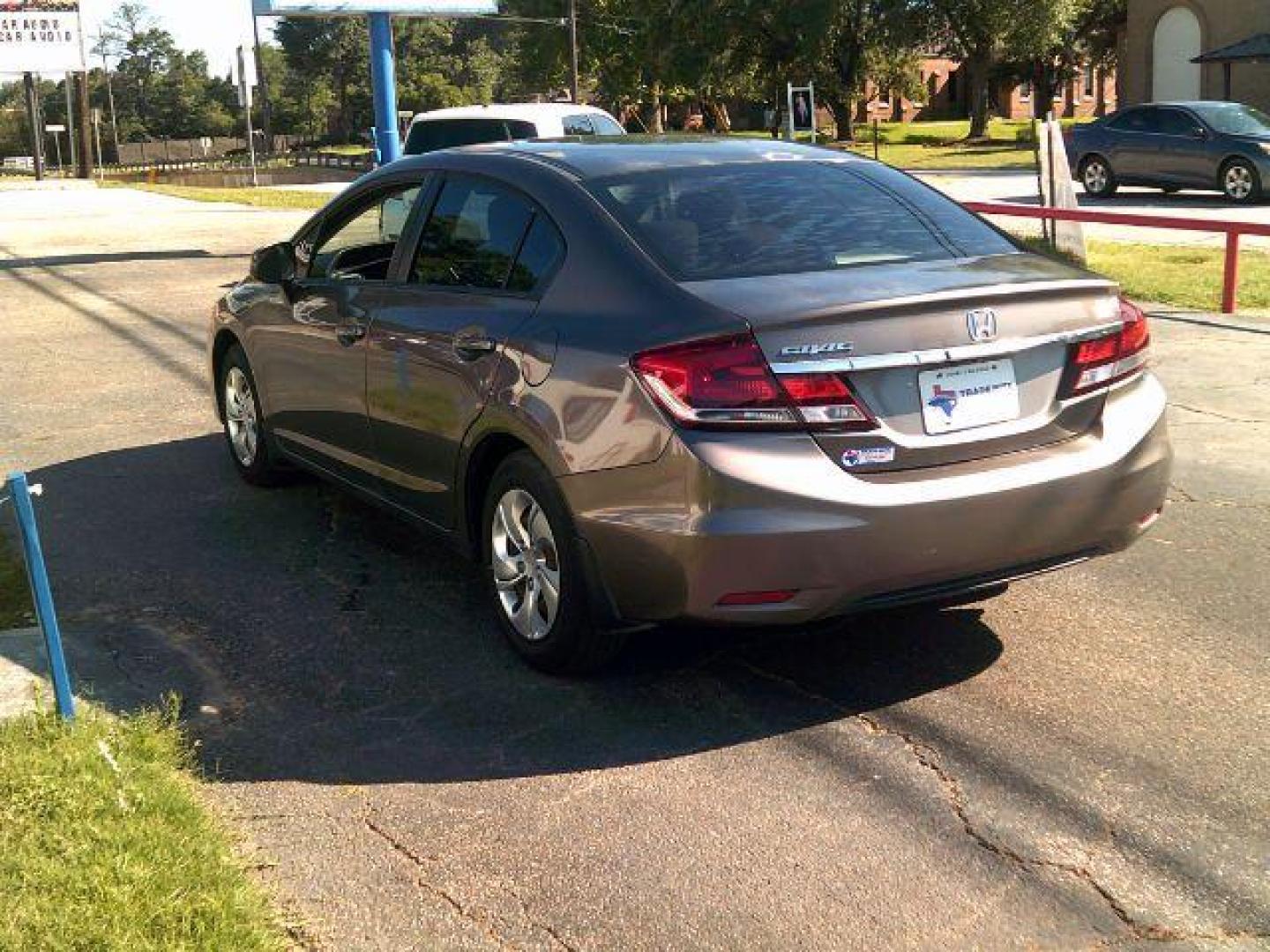 2013 Urban Titanium Metallic /Stone Cloth Interior Honda Civic LX Sedan 5-Speed AT (2HGFB2F57DH) with an 1.8L L4 SOHC 16V engine, 5-Speed Automatic transmission, located at 116 N. Frazier Street, Conroe, TX, 77301, (936) 647-0690, 30.308662, -95.460480 - Photo#4