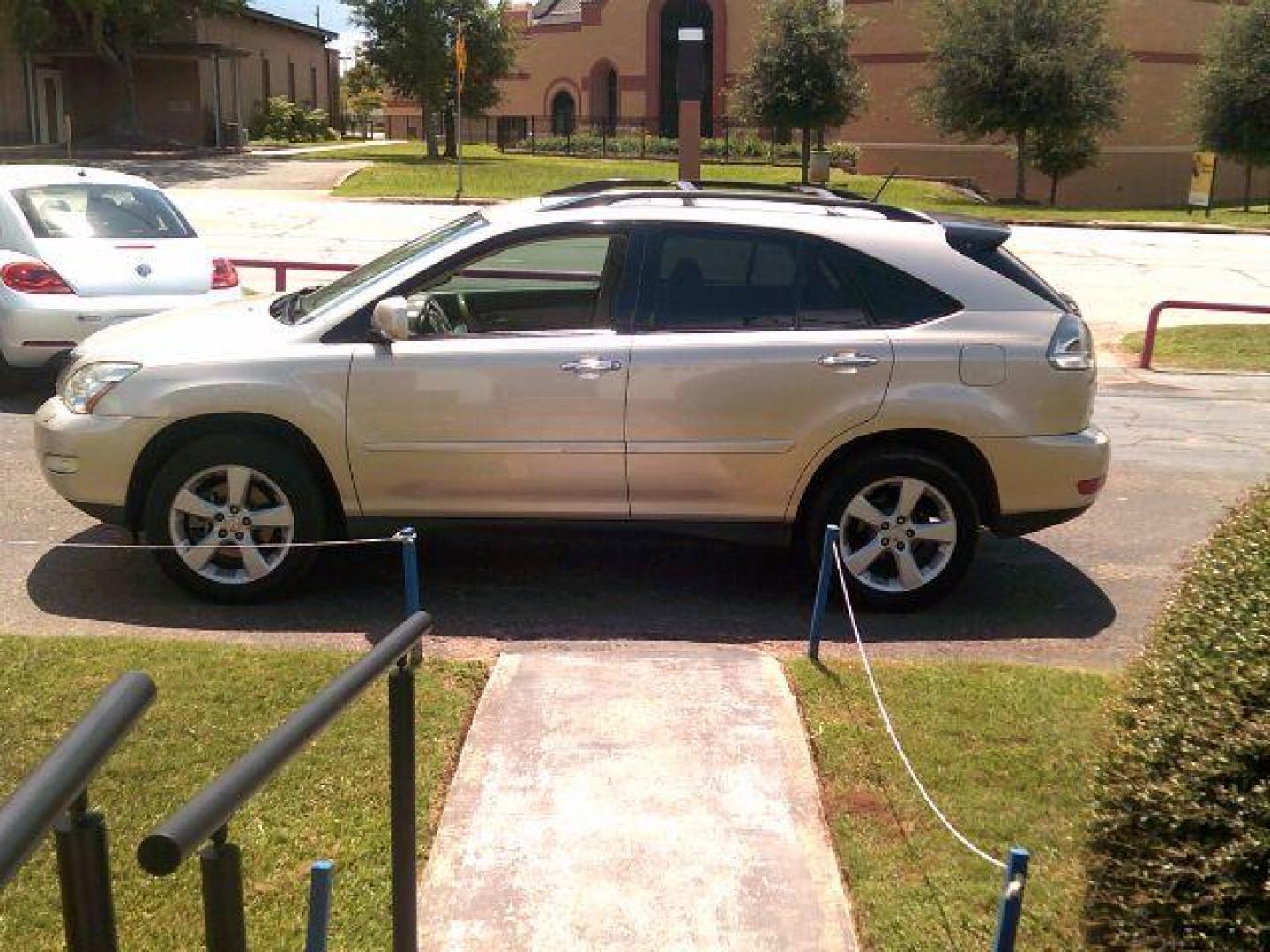 2008 Gold /Tan Leather Lexus RX 350 FWD (2T2GK31U98C) with an 3.5L V6 DOHC 24V engine, 5-Speed Automatic transmission, located at 116 N. Frazier Street, Conroe, TX, 77301, (936) 647-0690, 30.308662, -95.460480 - Photo#3