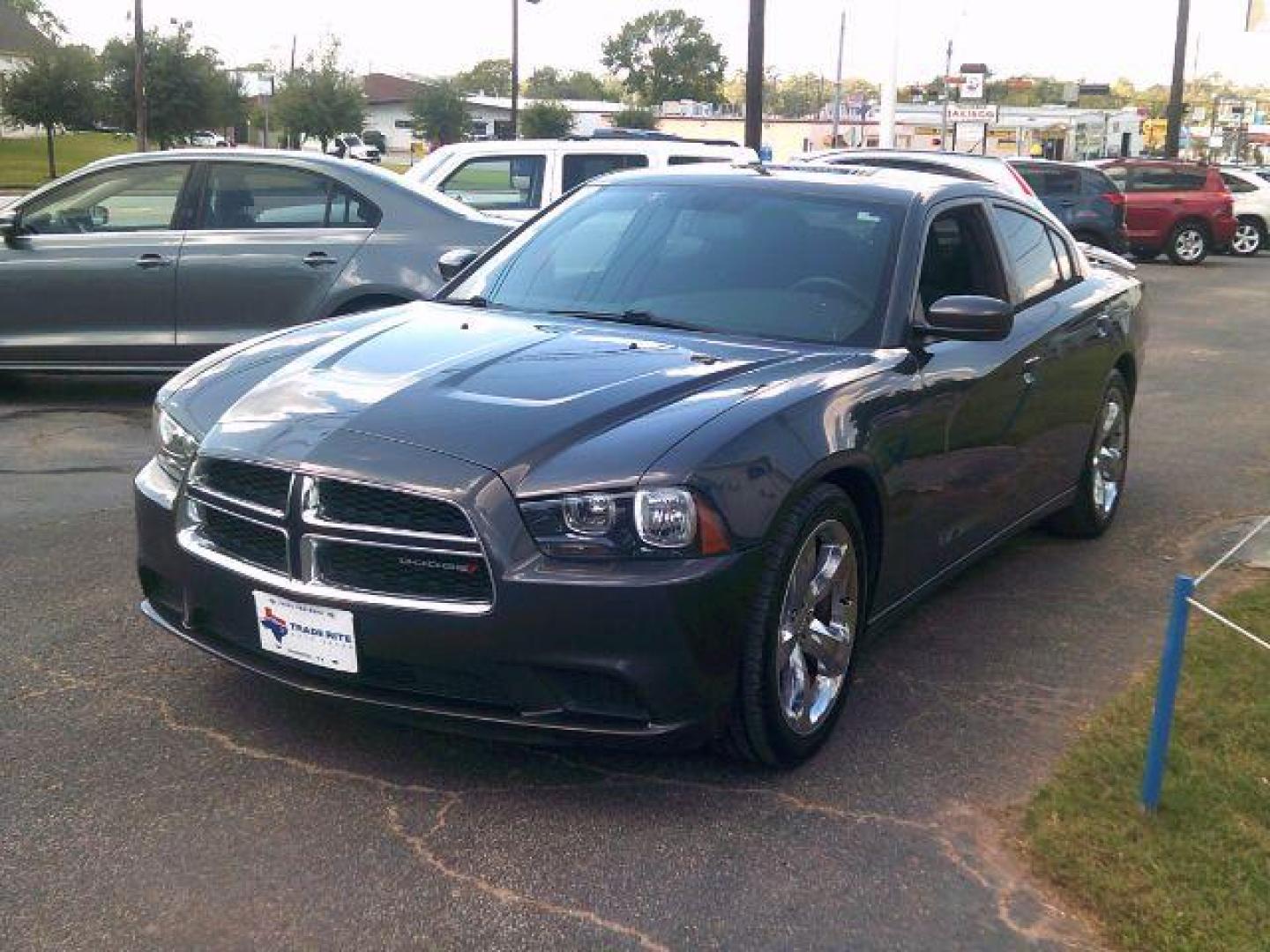 2013 Granite Crystal Meta /Black Cloth Interior Dodge Charger SE (2C3CDXBG9DH) with an 3.6L V6 DOHC 24V engine, 5-Speed Automatic transmission, located at 116 N. Frazier Street, Conroe, TX, 77301, (936) 647-0690, 30.308662, -95.460480 - Photo#2
