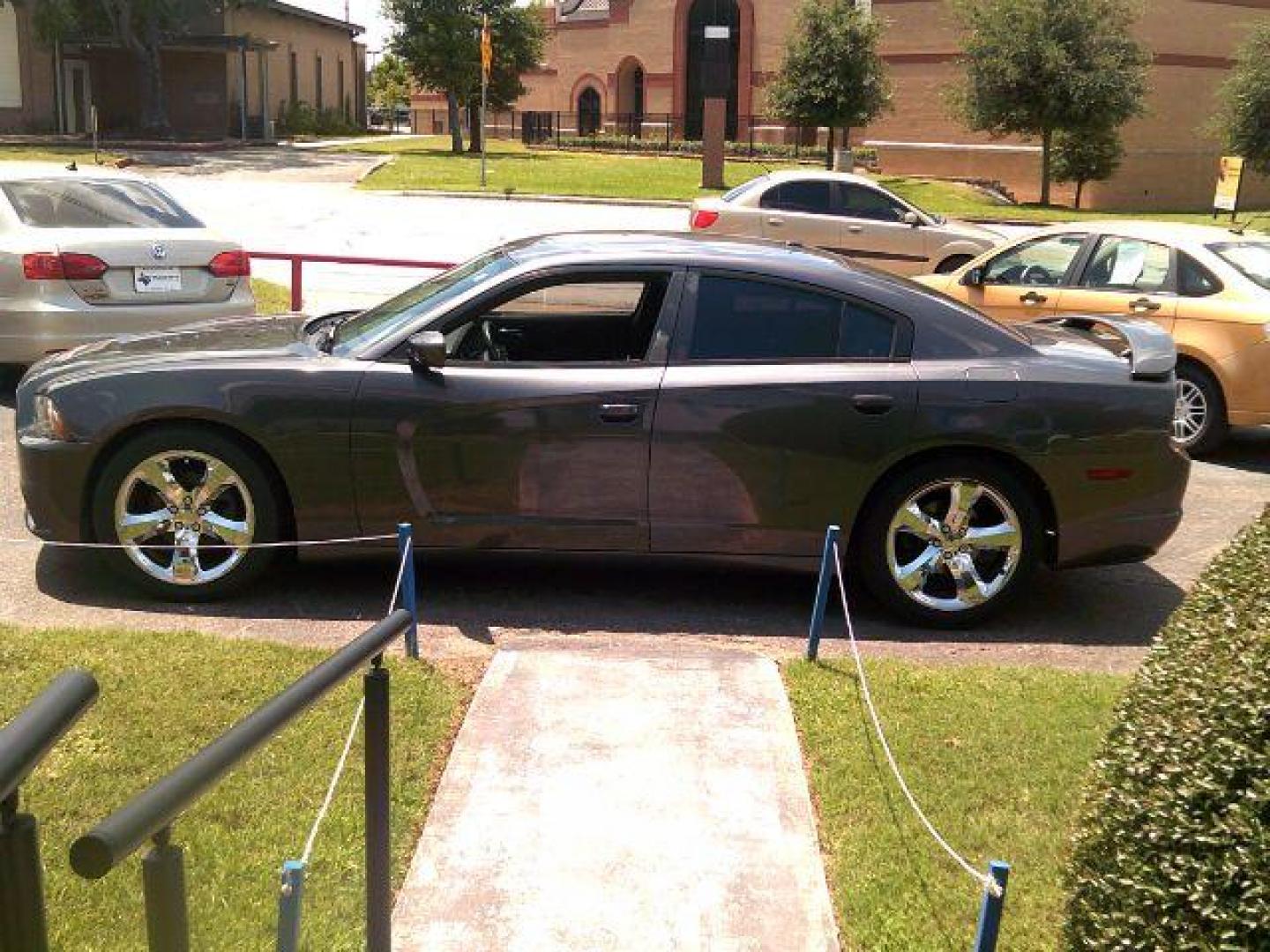 2013 Granite Crystal Meta /Black Cloth Interior Dodge Charger SE (2C3CDXBG9DH) with an 3.6L V6 DOHC 24V engine, 5-Speed Automatic transmission, located at 116 N. Frazier Street, Conroe, TX, 77301, (936) 647-0690, 30.308662, -95.460480 - Photo#3