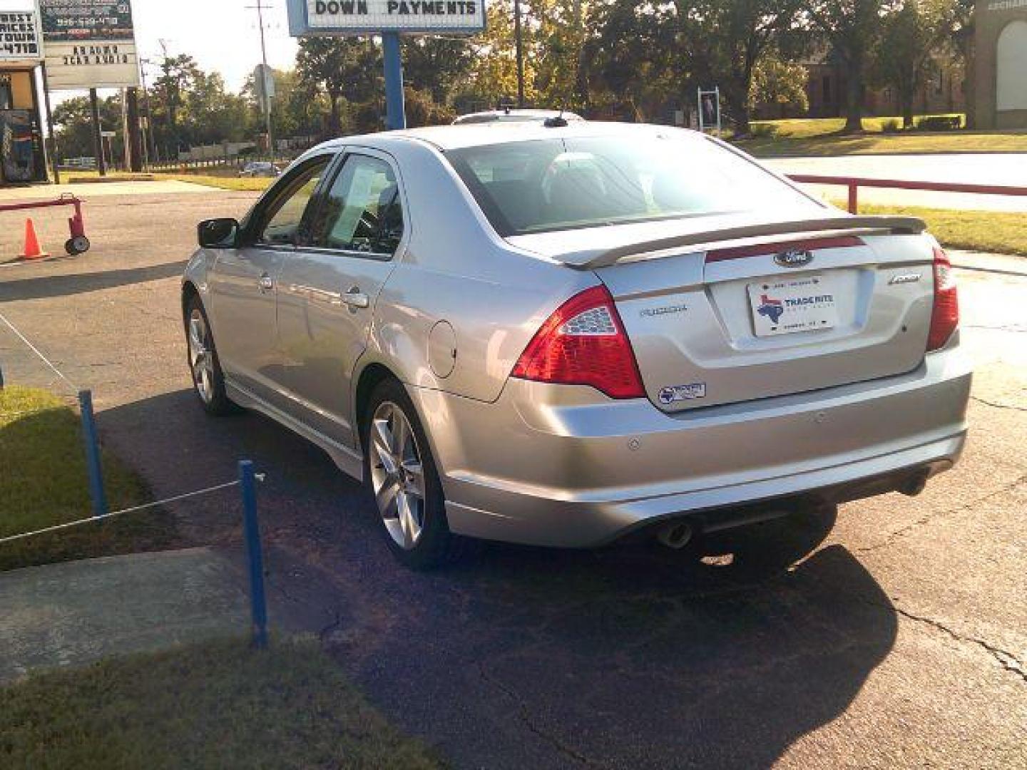 2012 Ingot Silver Metallic /Charcoal Black Leather Interior Ford Fusion SPORT (3FAHP0KC6CR) with an 3.5L V6 DOHC 24V engine, located at 116 N. Frazier Street, Conroe, TX, 77301, (936) 647-0690, 30.308662, -95.460480 - Photo#4
