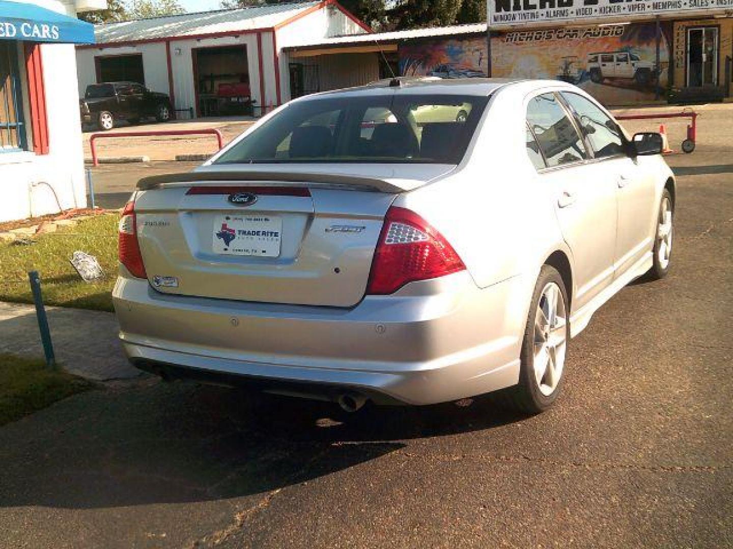 2012 Ingot Silver Metallic /Charcoal Black Leather Interior Ford Fusion SPORT (3FAHP0KC6CR) with an 3.5L V6 DOHC 24V engine, located at 116 N. Frazier Street, Conroe, TX, 77301, (936) 647-0690, 30.308662, -95.460480 - Photo#5