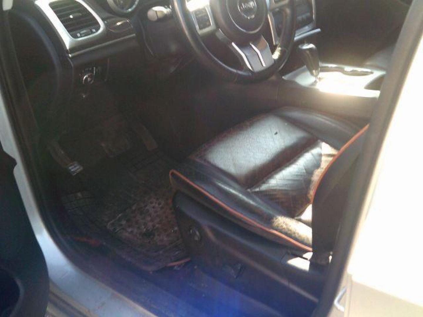 2011 Bright Silver Metall /Black Leather Interi Jeep Grand Cherokee Laredo 4WD (1J4RR4GG3BC) with an 3.6L V6 DOHC 24V engine, 5-Speed Automatic transmission, located at 116 N. Frazier Street, Conroe, TX, 77301, (936) 647-0690, 30.308662, -95.460480 - Photo#7