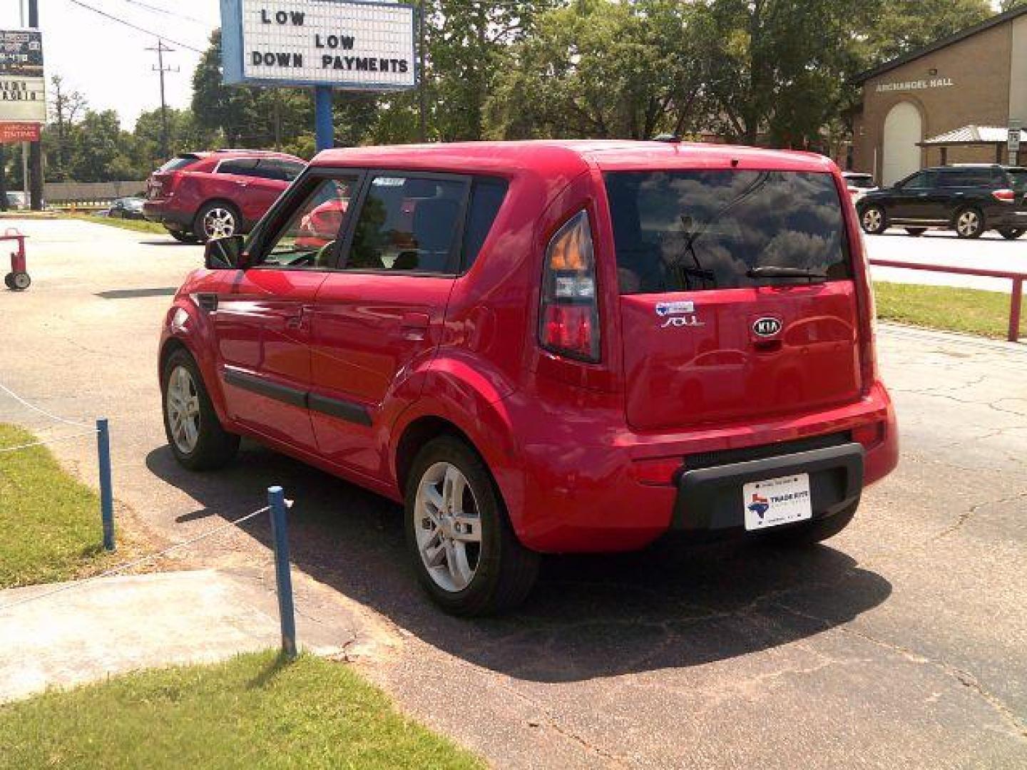 2010 RED /Black Cloth Interior Kia Soul + (KNDJT2A26A7) with an 2.0L L4 DOHC 16V engine, located at 116 N. Frazier Street, Conroe, TX, 77301, (936) 647-0690, 30.308662, -95.460480 - Photo#4