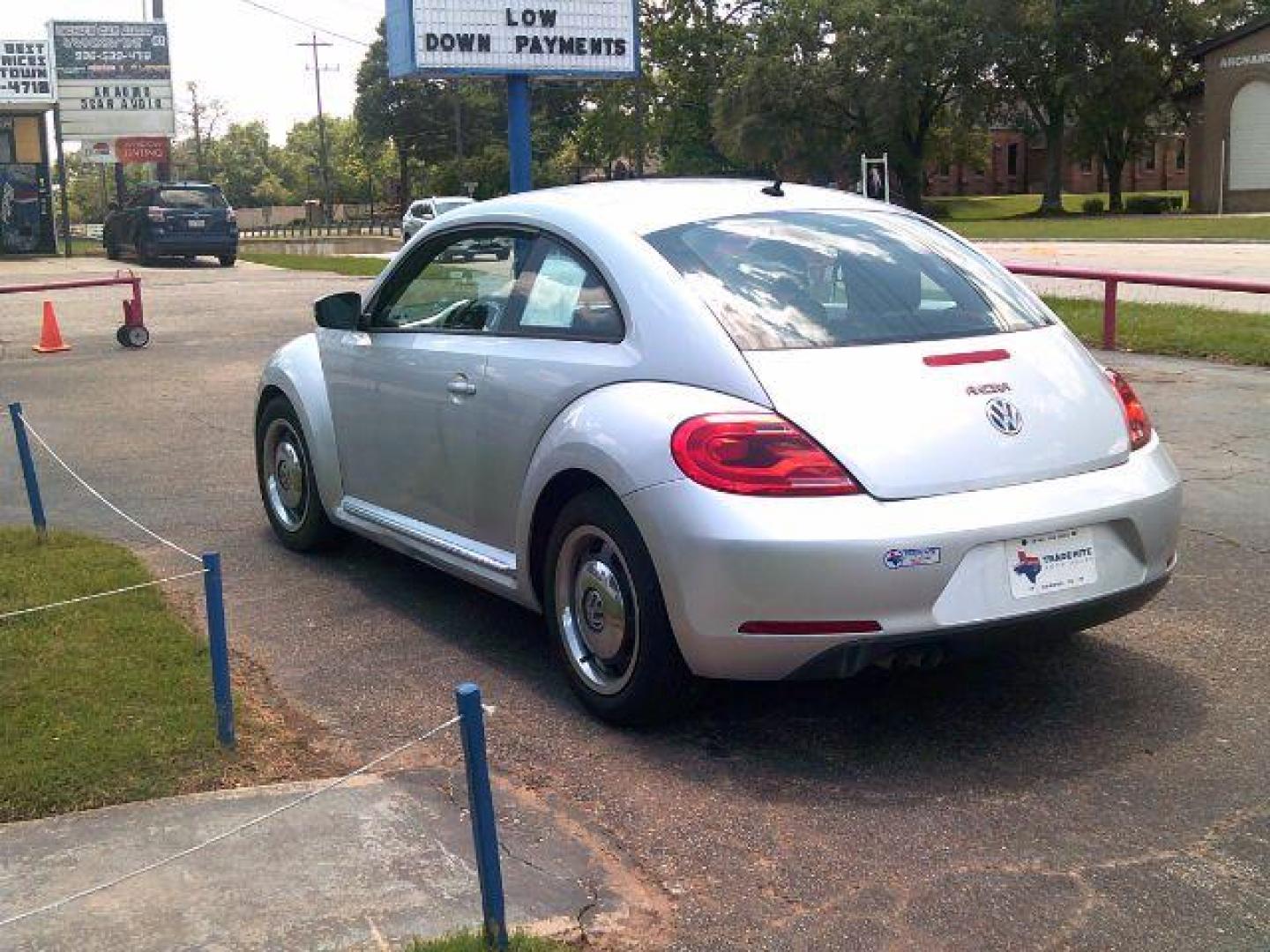 2012 Silver /Charcoal Volkswagon Beetle 2.5 (3VWJP7AT5CM) with an 2.5L engine, AUTOMATIC transmission, located at 116 N. Frazier Street, Conroe, TX, 77301, (936) 647-0690, 30.308662, -95.460480 - Photo#3