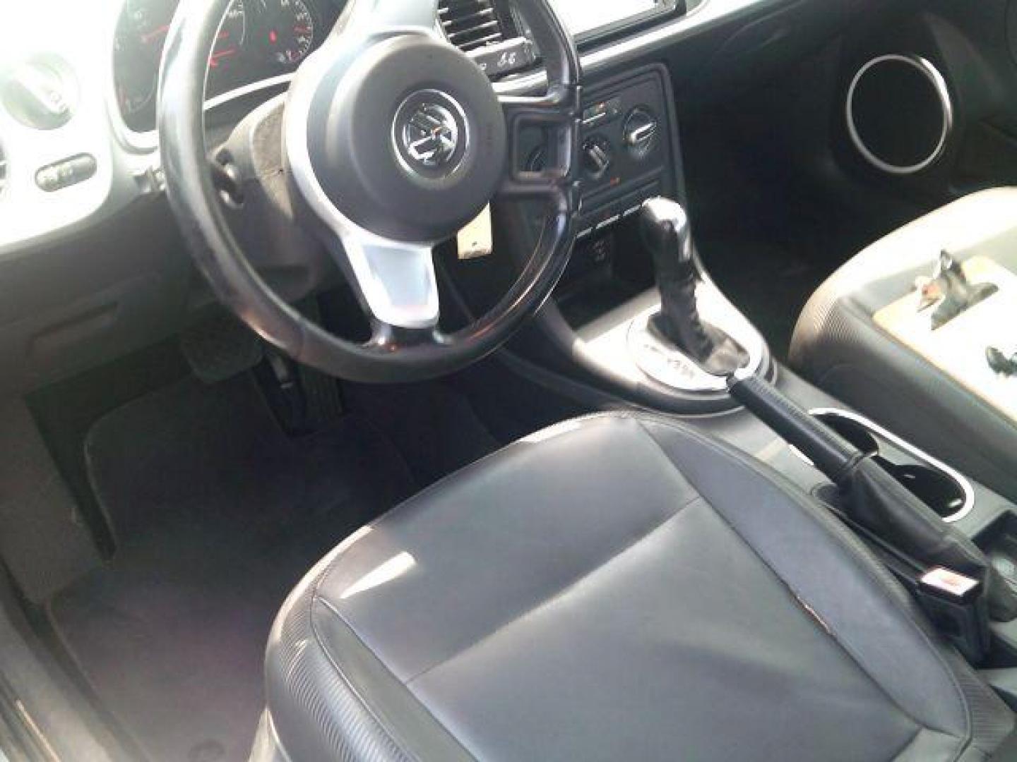 2012 Silver /Charcoal Volkswagon Beetle 2.5 (3VWJP7AT5CM) with an 2.5L engine, AUTOMATIC transmission, located at 116 N. Frazier Street, Conroe, TX, 77301, (936) 647-0690, 30.308662, -95.460480 - Photo#6