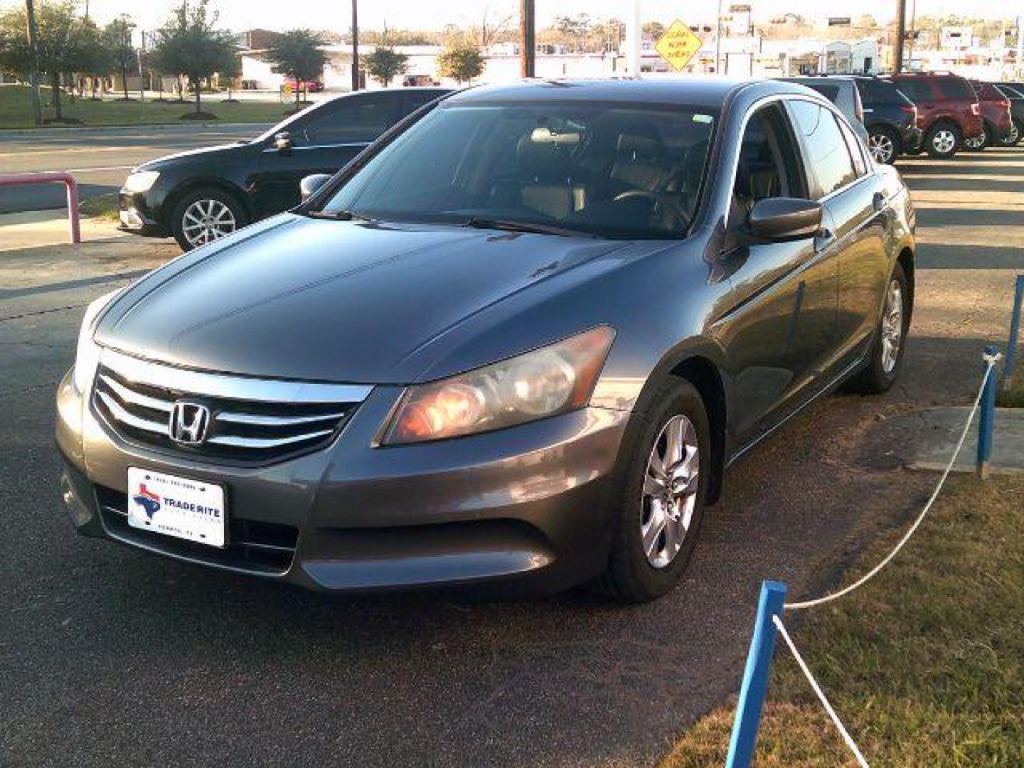 2011 Polished Metal Metal /Black Honda Accord 2.4 SE (1HGCP2F65BA) with an 2.4L I-4 DOHC engine, 5-Speed Automatic transmission, located at 116 N. Frazier Street, Conroe, TX, 77301, (936) 647-0690, 30.308662, -95.460480 - Photo#2