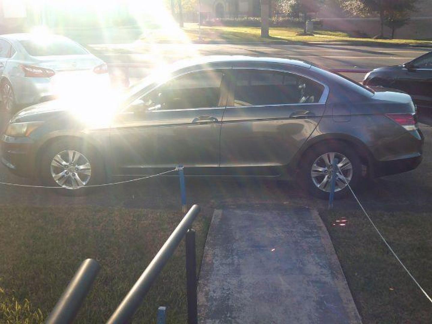 2011 Polished Metal Metal /Black Honda Accord 2.4 SE (1HGCP2F65BA) with an 2.4L I-4 DOHC engine, 5-Speed Automatic transmission, located at 116 N. Frazier Street, Conroe, TX, 77301, (936) 647-0690, 30.308662, -95.460480 - Photo#4