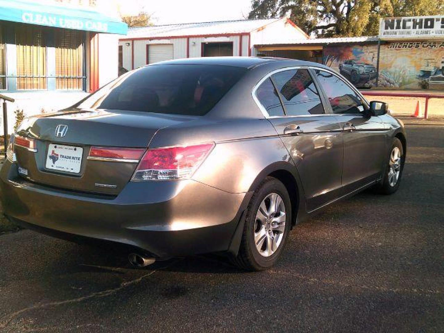 2011 Polished Metal Metal /Black Honda Accord 2.4 SE (1HGCP2F65BA) with an 2.4L I-4 DOHC engine, 5-Speed Automatic transmission, located at 116 N. Frazier Street, Conroe, TX, 77301, (936) 647-0690, 30.308662, -95.460480 - Photo#6