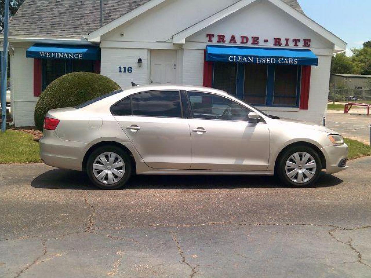 2014 gold /Gray Leather Volkswagen Jetta SE (3VWD17AJ4EM) with an 1.8L engine, AUTOMATIC transmission, located at 116 N. Frazier Street, Conroe, TX, 77301, (936) 647-0690, 30.308662, -95.460480 - Photo#0