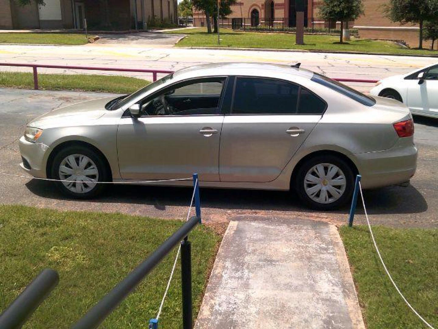 2014 gold /Gray Leather Volkswagen Jetta SE (3VWD17AJ4EM) with an 1.8L engine, AUTOMATIC transmission, located at 116 N. Frazier Street, Conroe, TX, 77301, (936) 647-0690, 30.308662, -95.460480 - Photo#3