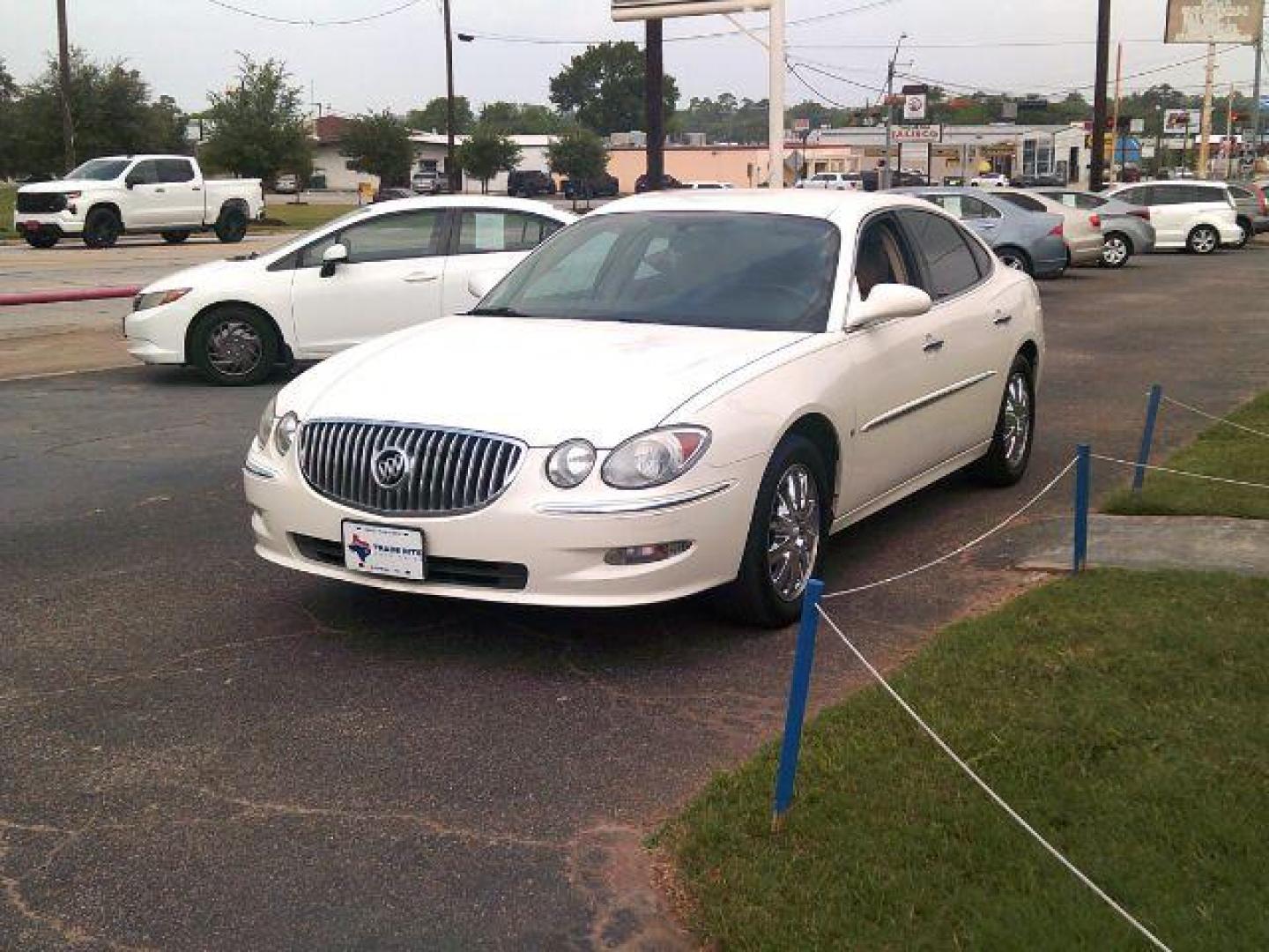 2008 White Opal /Neutral Buick LaCrosse CXL (2G4WD582181) with an 3.8L V-6 regular unleaded engine, 5-Speed Automatic transmission, located at 116 N. Frazier Street, Conroe, TX, 77301, (936) 647-0690, 30.308662, -95.460480 - Photo#2