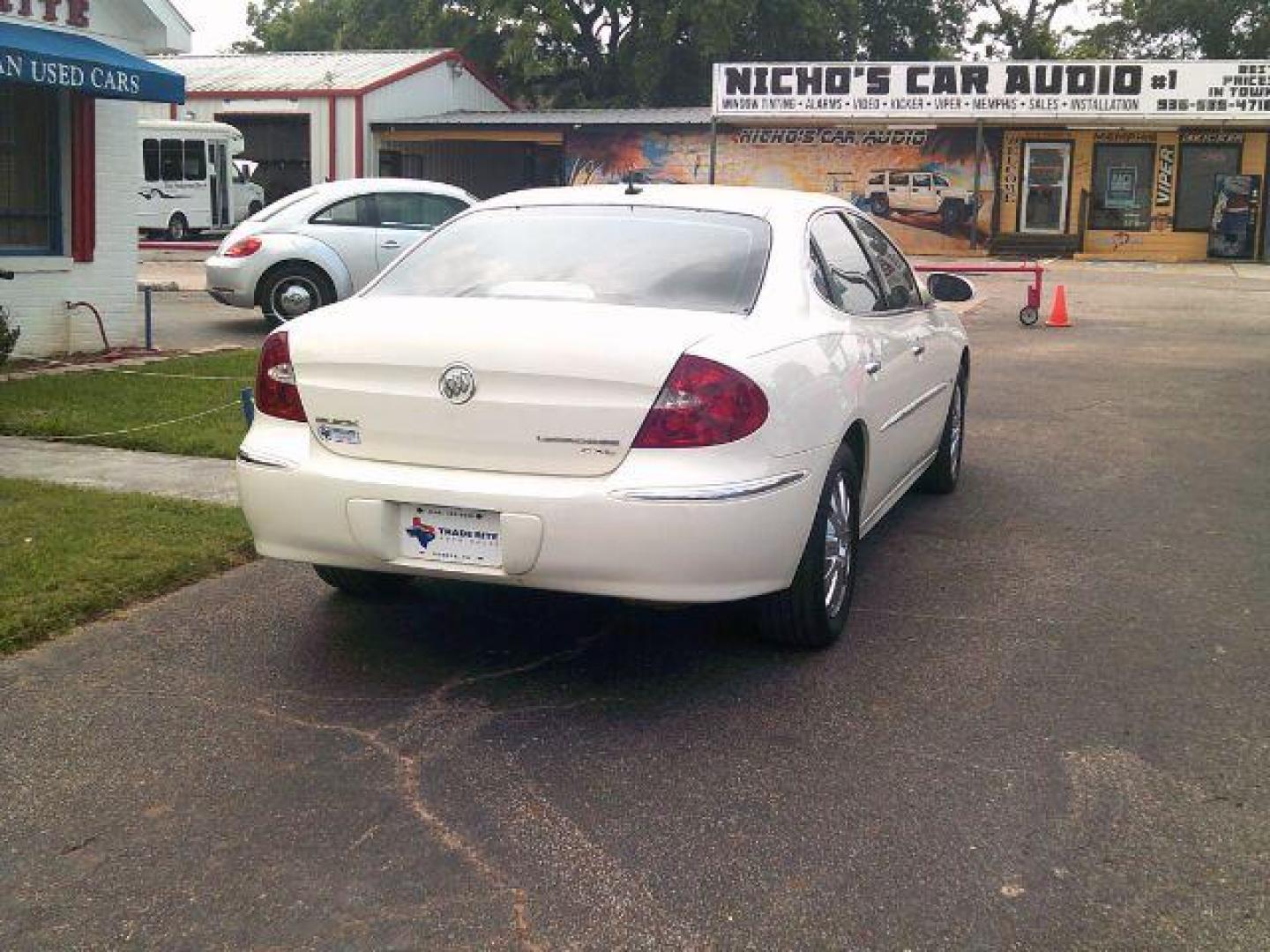2008 White Opal /Neutral Buick LaCrosse CXL (2G4WD582181) with an 3.8L V-6 regular unleaded engine, 5-Speed Automatic transmission, located at 116 N. Frazier Street, Conroe, TX, 77301, (936) 647-0690, 30.308662, -95.460480 - Photo#5