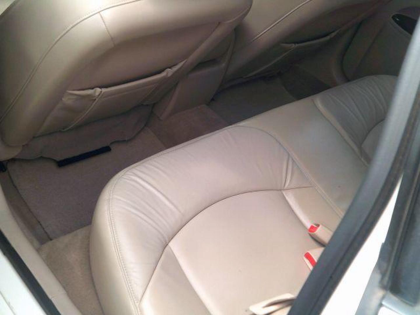 2008 White Opal /Neutral Buick LaCrosse CXL (2G4WD582181) with an 3.8L V-6 regular unleaded engine, 5-Speed Automatic transmission, located at 116 N. Frazier Street, Conroe, TX, 77301, (936) 647-0690, 30.308662, -95.460480 - Photo#6