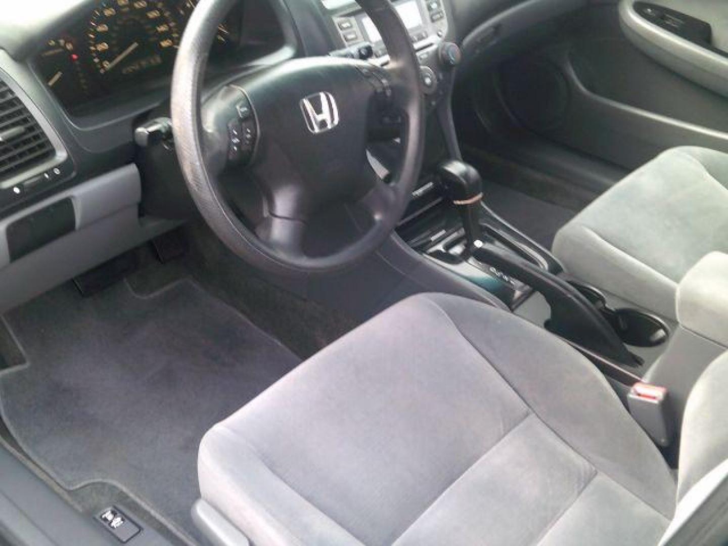 2007 Cool Blue Metallic /Gray Honda Accord 2.4 SE (1HGCM56377A) with an 2.4L I-4 DOHC engine, 5-Speed Automatic transmission, located at 116 N. Frazier Street, Conroe, TX, 77301, (936) 647-0690, 30.308662, -95.460480 - Photo#7