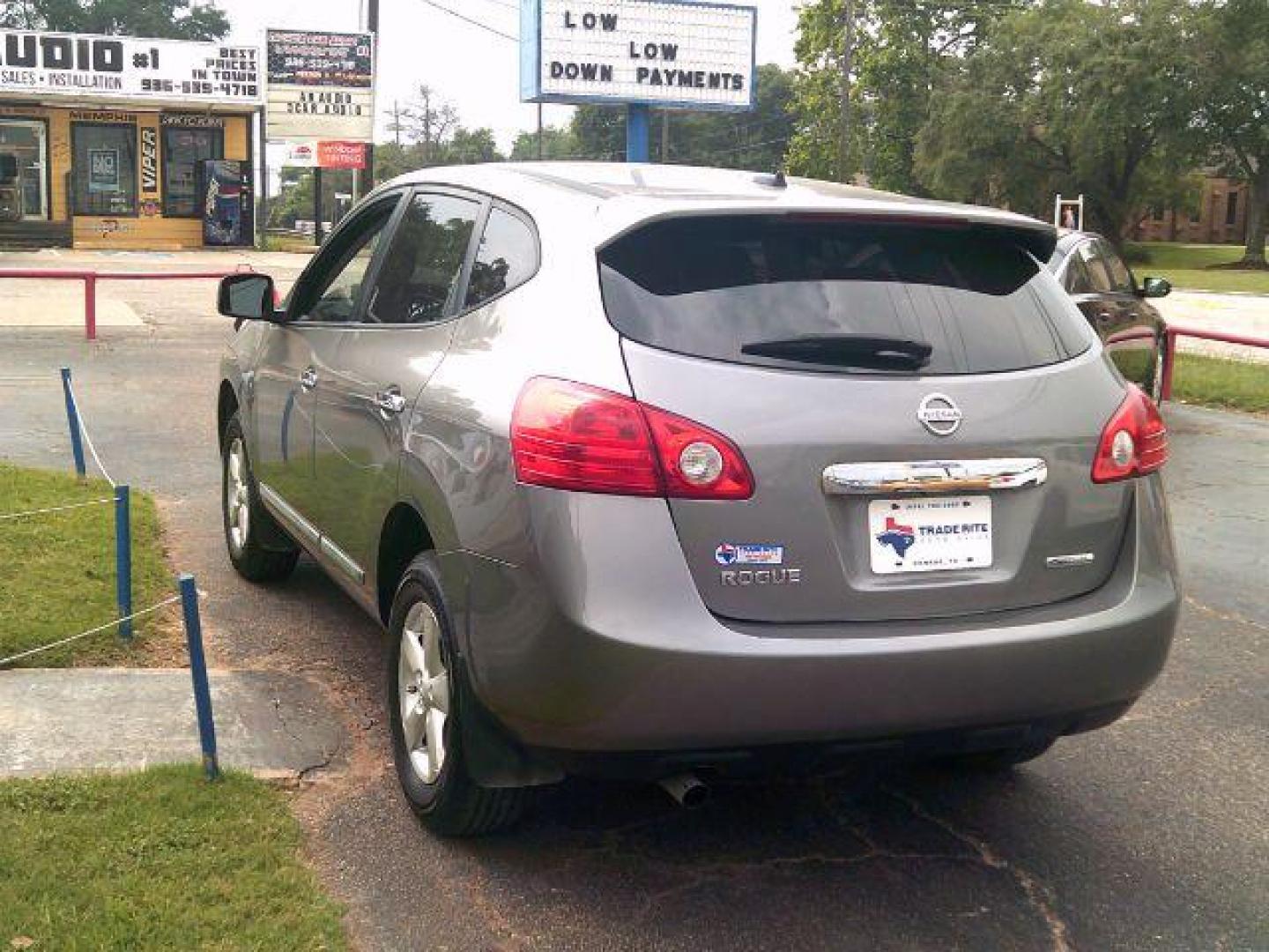 2013 Platinum Graphite Metallic /Black Nissan Rogue S (JN8AS5MT6DW) with an 2.5L I-4 DOHC engine, located at 116 N. Frazier Street, Conroe, TX, 77301, (936) 647-0690, 30.308662, -95.460480 - Photo#4