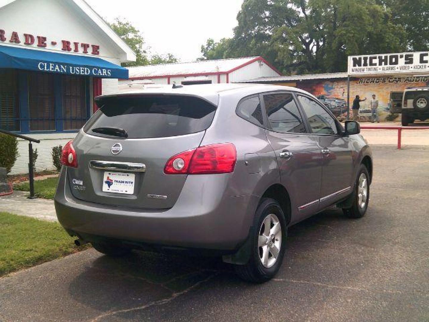2013 Platinum Graphite Metallic /Black Nissan Rogue S (JN8AS5MT6DW) with an 2.5L I-4 DOHC engine, located at 116 N. Frazier Street, Conroe, TX, 77301, (936) 647-0690, 30.308662, -95.460480 - Photo#5