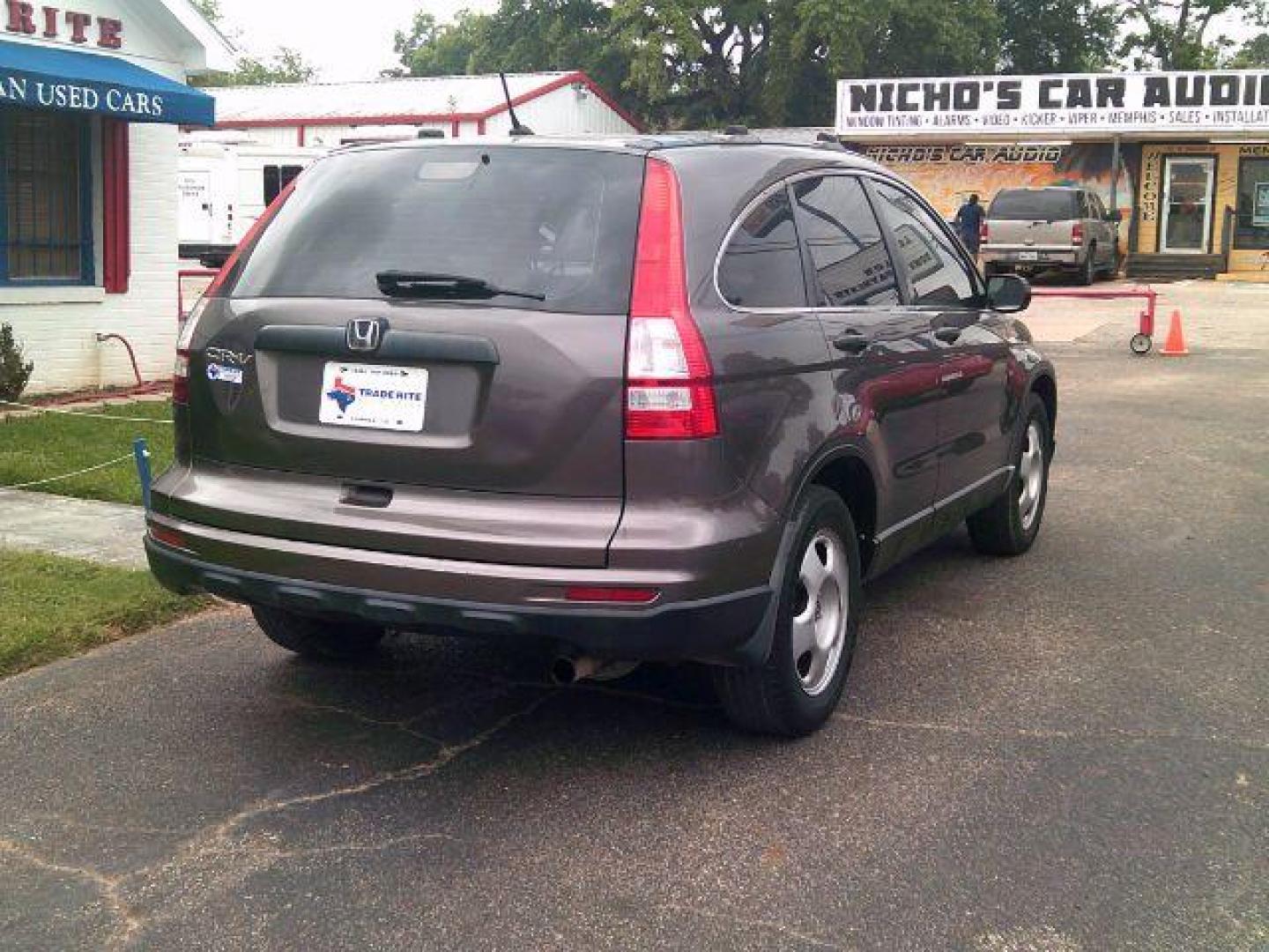 2011 Urban Titanium Metallic /Gray Honda CR-V LX (3CZRE3H36BG) with an 2.4L I-4 DOHC engine, 5-Speed Automatic transmission, located at 116 N. Frazier Street, Conroe, TX, 77301, (936) 647-0690, 30.308662, -95.460480 - Photo#5