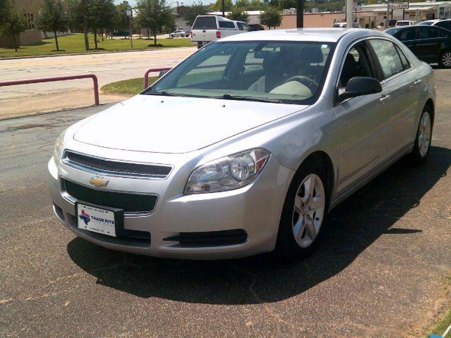 2012 Silver Ice Metallic /Titanium Chevrolet Malibu LS (1G1ZA5EU0CF) with an Ecotec 2.4L I-4 DOHC engine, 5-Speed Automatic transmission, located at 116 N. Frazier Street, Conroe, TX, 77301, (936) 647-0690, 30.308662, -95.460480 - Photo#2