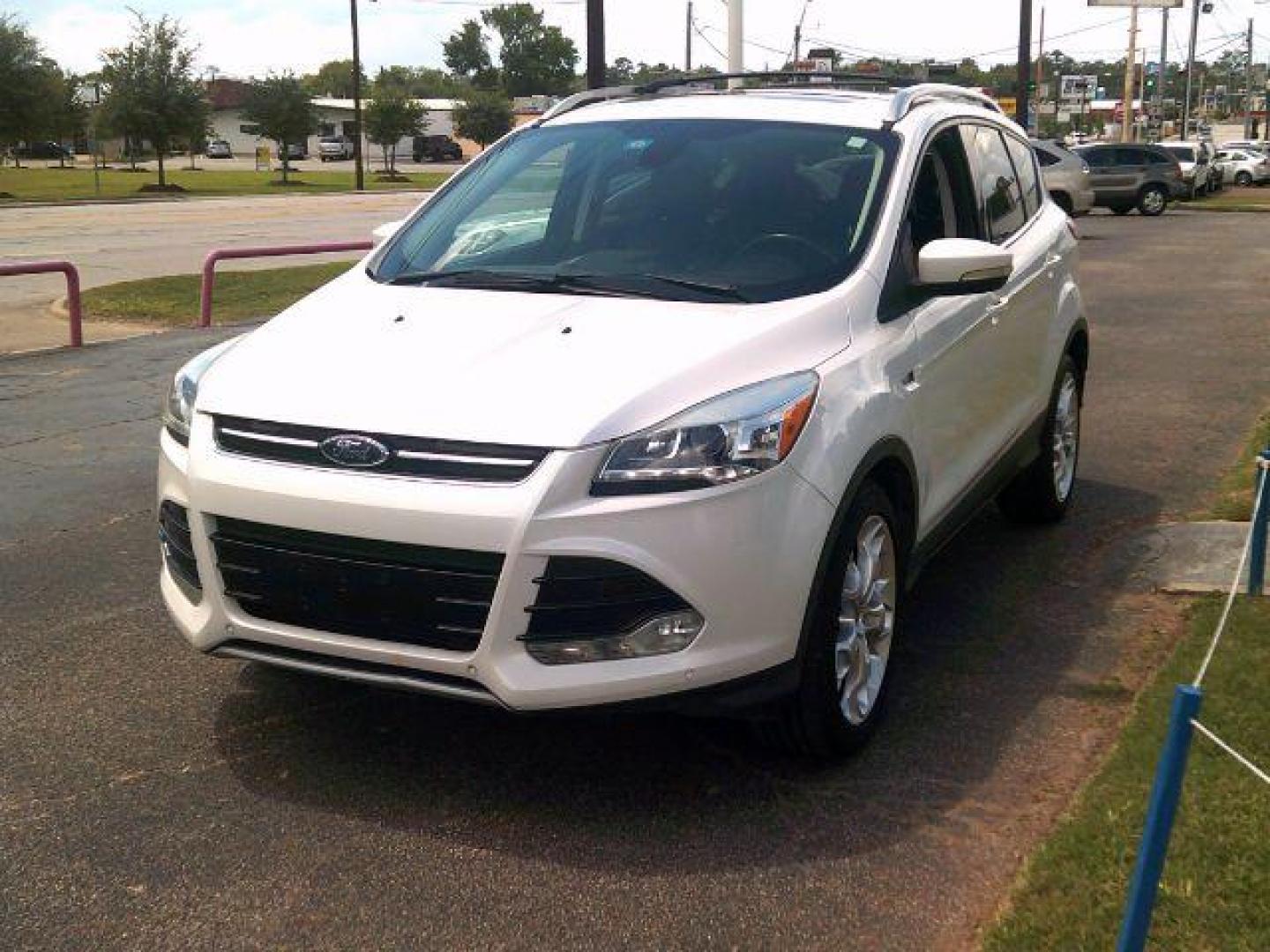 2013 White Platinum Tricoat /Charcoal Black Ford Escape Titanium (1FMCU0J99DU) with an EcoBoost 2L I-4 gasoline direct injection engine, located at 116 N. Frazier Street, Conroe, TX, 77301, (936) 647-0690, 30.308662, -95.460480 - Photo#2