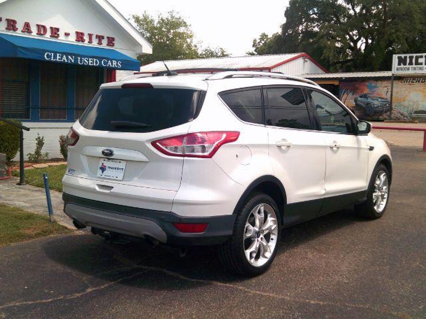 2013 White Platinum Tricoat /Charcoal Black Ford Escape Titanium (1FMCU0J99DU) with an EcoBoost 2L I-4 gasoline direct injection engine, located at 116 N. Frazier Street, Conroe, TX, 77301, (936) 647-0690, 30.308662, -95.460480 - Photo#5