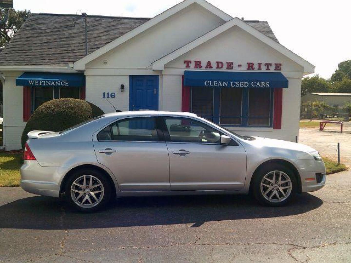 2011 Ingot Silver Metallic /Charcoal Black Ford Fusion SEL (3FAHP0JG8BR) with an 3L V-6 DOHC engine, 5-Speed Automatic transmission, located at 116 N. Frazier Street, Conroe, TX, 77301, (936) 647-0690, 30.308662, -95.460480 - Photo#0
