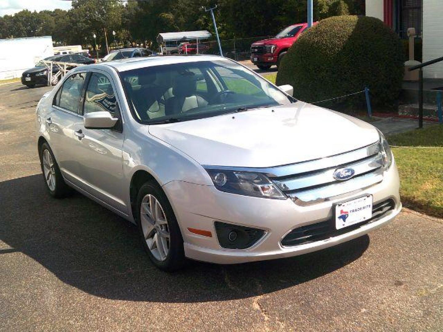2011 Ingot Silver Metallic /Charcoal Black Ford Fusion SEL (3FAHP0JG8BR) with an 3L V-6 DOHC engine, 5-Speed Automatic transmission, located at 116 N. Frazier Street, Conroe, TX, 77301, (936) 647-0690, 30.308662, -95.460480 - Photo#1
