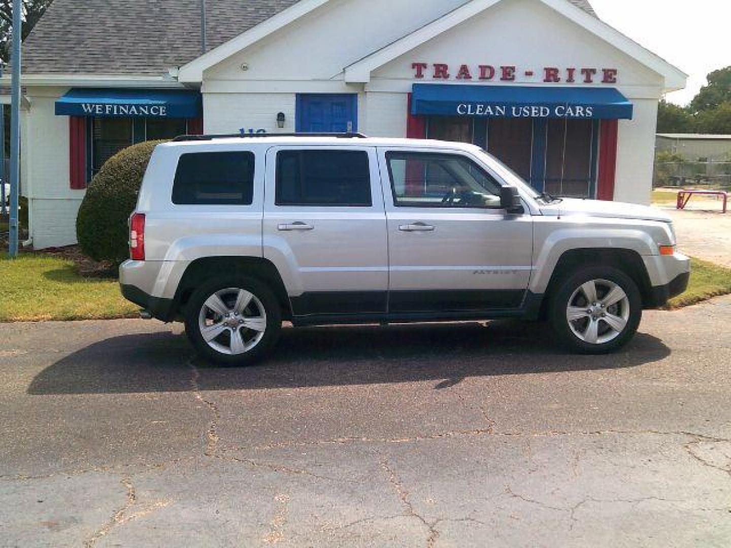 2013 Bright Silver Metallic Clearcoat /Dark Slate Gray Jeep Patriot Limited (1C4NJPCB8DD) with an 2.4L I-4 DOHC engine, 5-Speed Automatic transmission, located at 116 N. Frazier Street, Conroe, TX, 77301, (936) 647-0690, 30.308662, -95.460480 - Photo#0