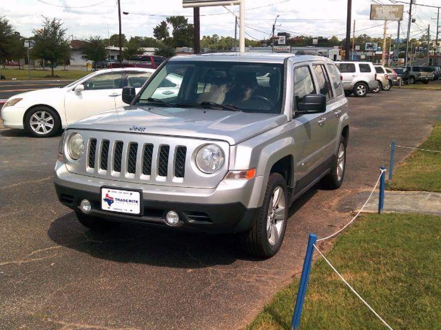 2013 Bright Silver Metallic Clearcoat /Dark Slate Gray Jeep Patriot Limited (1C4NJPCB8DD) with an 2.4L I-4 DOHC engine, 5-Speed Automatic transmission, located at 116 N. Frazier Street, Conroe, TX, 77301, (936) 647-0690, 30.308662, -95.460480 - Photo#2