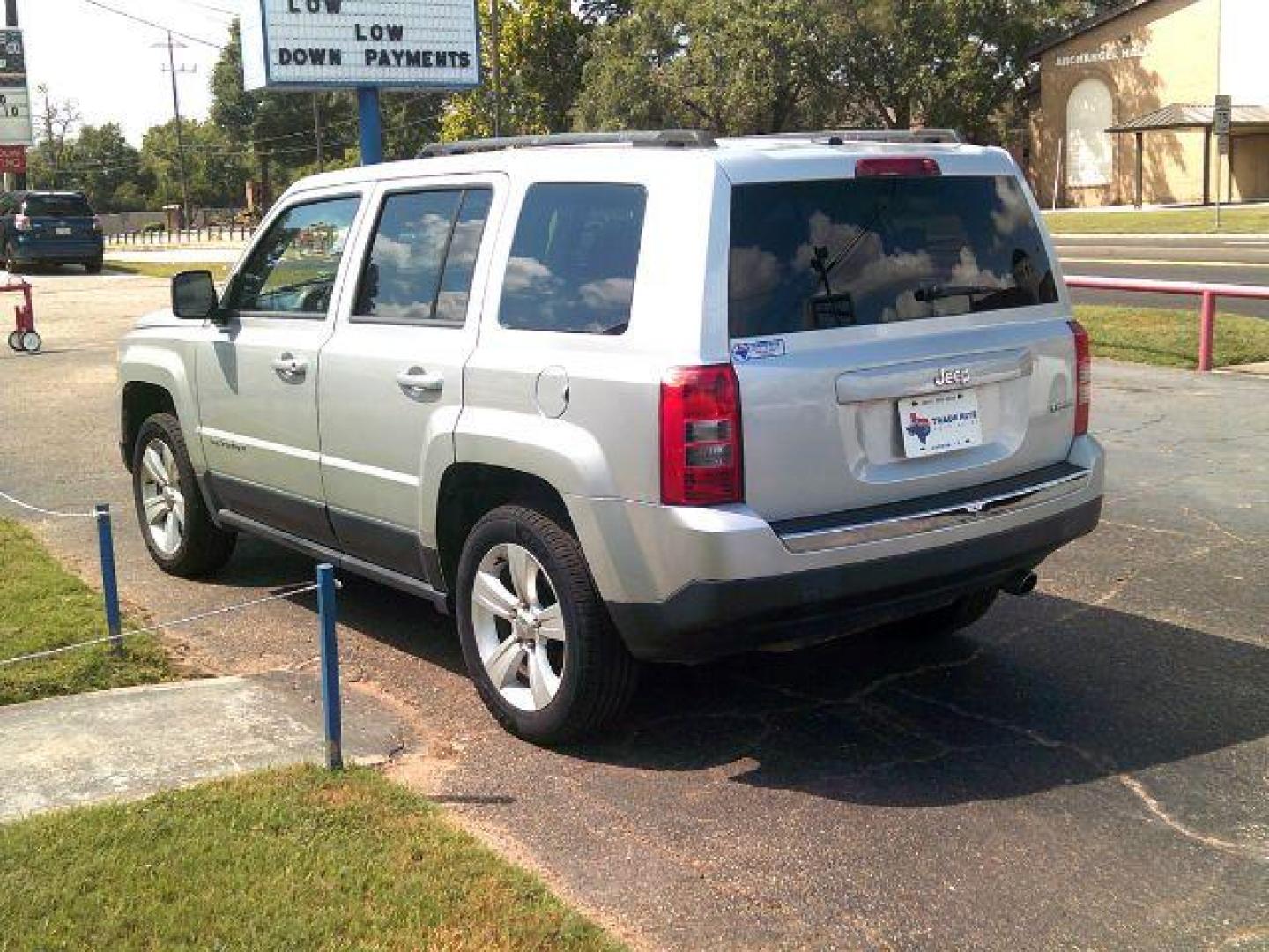 2013 Bright Silver Metallic Clearcoat /Dark Slate Gray Jeep Patriot Limited (1C4NJPCB8DD) with an 2.4L I-4 DOHC engine, 5-Speed Automatic transmission, located at 116 N. Frazier Street, Conroe, TX, 77301, (936) 647-0690, 30.308662, -95.460480 - Photo#4