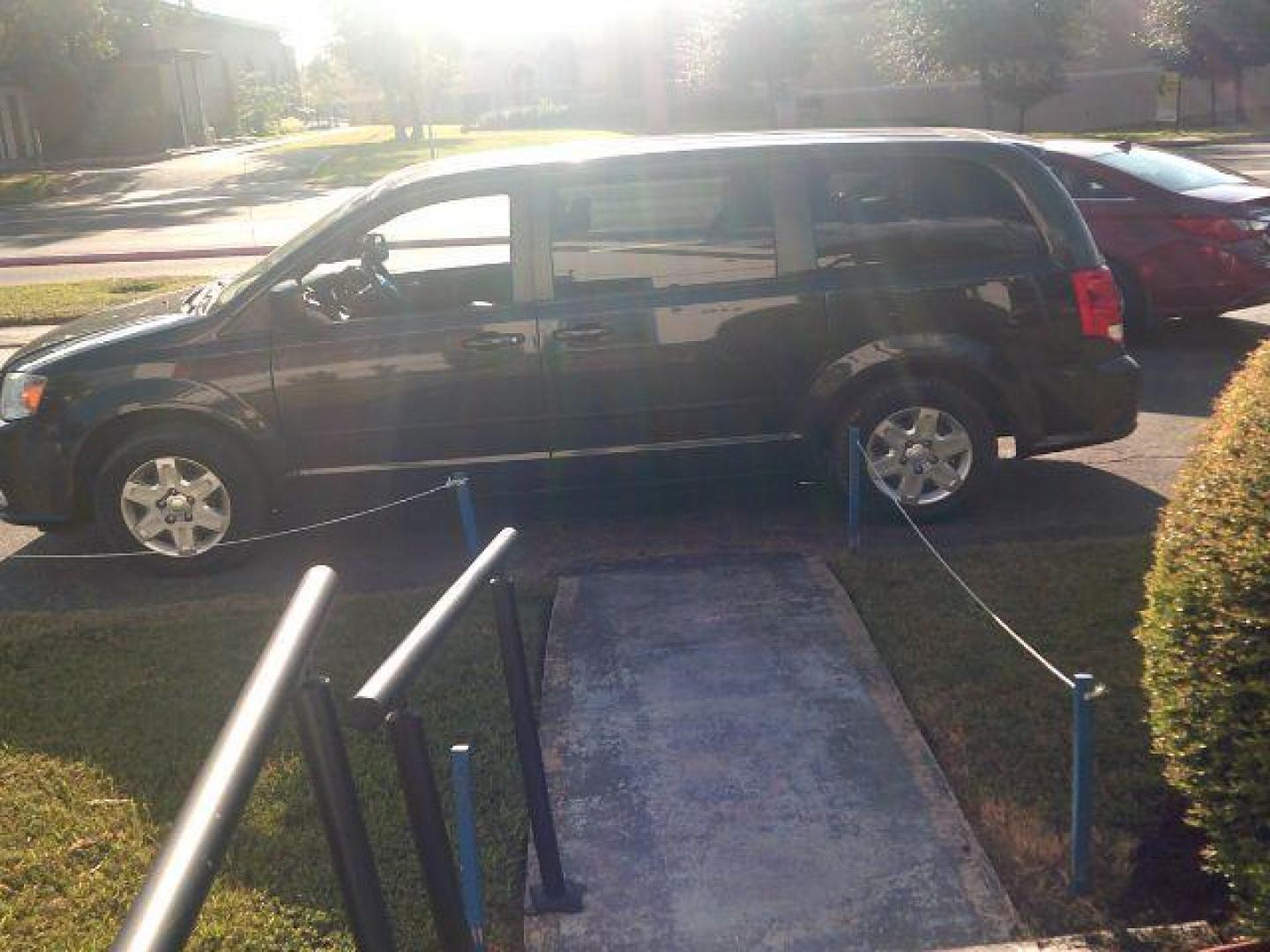 2012 gray Dodge Grand Caravan SE/AVP (2C4RDGBG7CR) with an 3.6L V-6 DOHC engine, located at 116 N. Frazier Street, Conroe, TX, 77301, (936) 647-0690, 30.308662, -95.460480 - Photo#4
