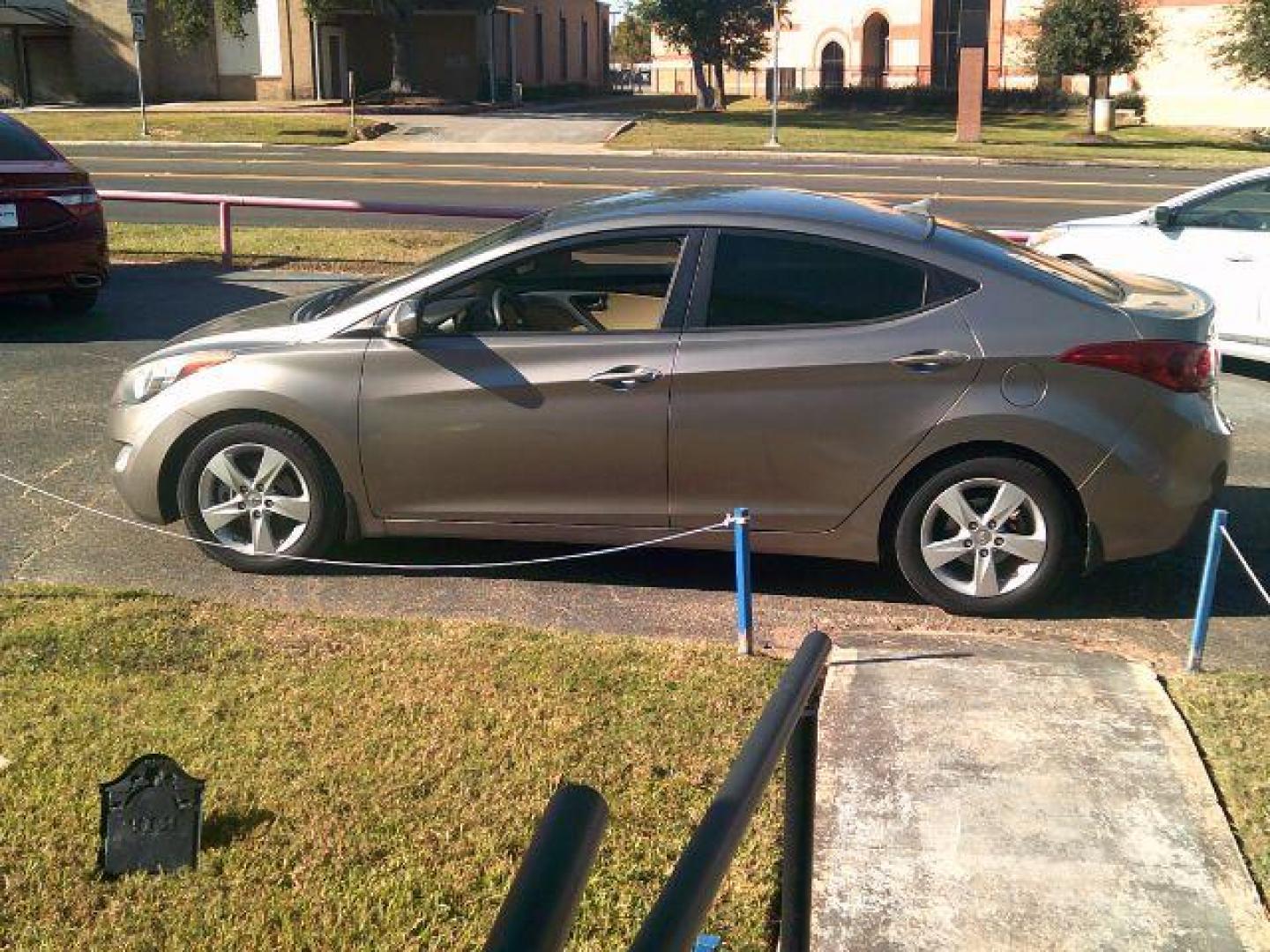 2013 BROWN Hyundai Elantra GLS (5NPDH4AE0DH) with an 1.8L I-4 DOHC engine, located at 116 N. Frazier Street, Conroe, TX, 77301, (936) 647-0690, 30.308662, -95.460480 - Photo#3