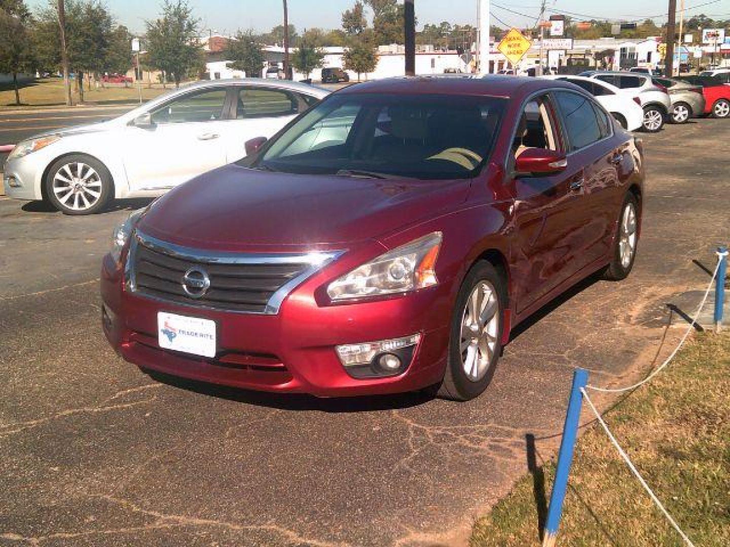 2015 Cayenne Red Nissan Altima 2.5 SL (1N4AL3AP9FN) with an 2.5L I-4 DOHC engine, located at 116 N. Frazier Street, Conroe, TX, 77301, (936) 647-0690, 30.308662, -95.460480 - Photo#2