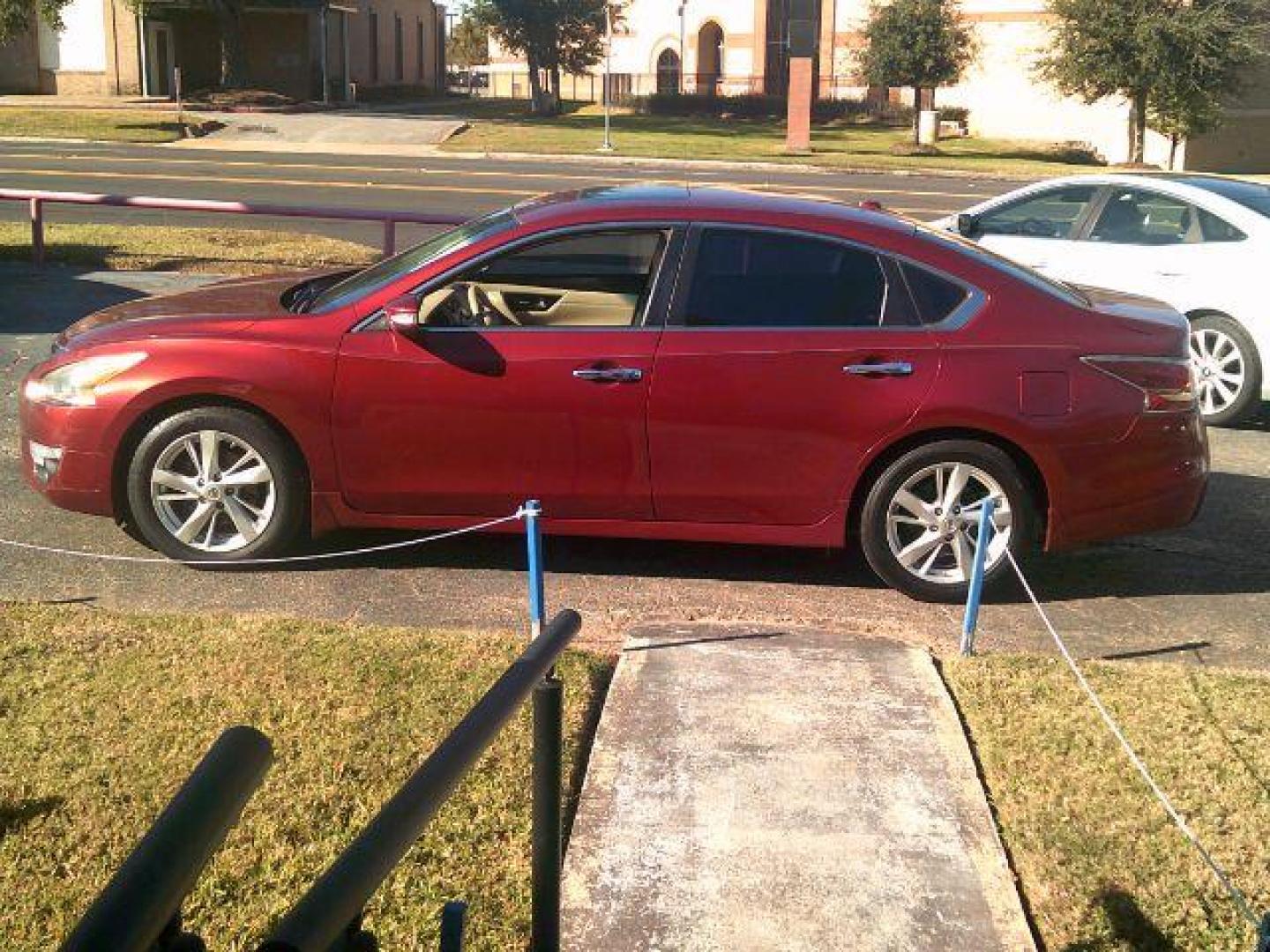 2015 Cayenne Red Nissan Altima 2.5 SL (1N4AL3AP9FN) with an 2.5L I-4 DOHC engine, located at 116 N. Frazier Street, Conroe, TX, 77301, (936) 647-0690, 30.308662, -95.460480 - Photo#3