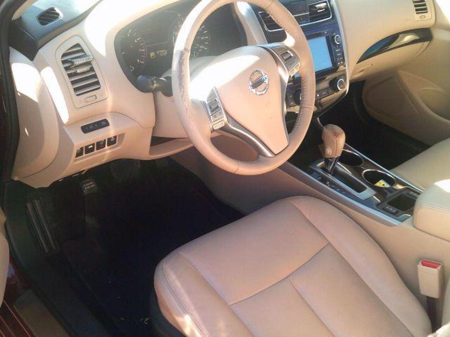 2015 Cayenne Red Nissan Altima 2.5 SL (1N4AL3AP9FN) with an 2.5L I-4 DOHC engine, located at 116 N. Frazier Street, Conroe, TX, 77301, (936) 647-0690, 30.308662, -95.460480 - Photo#7