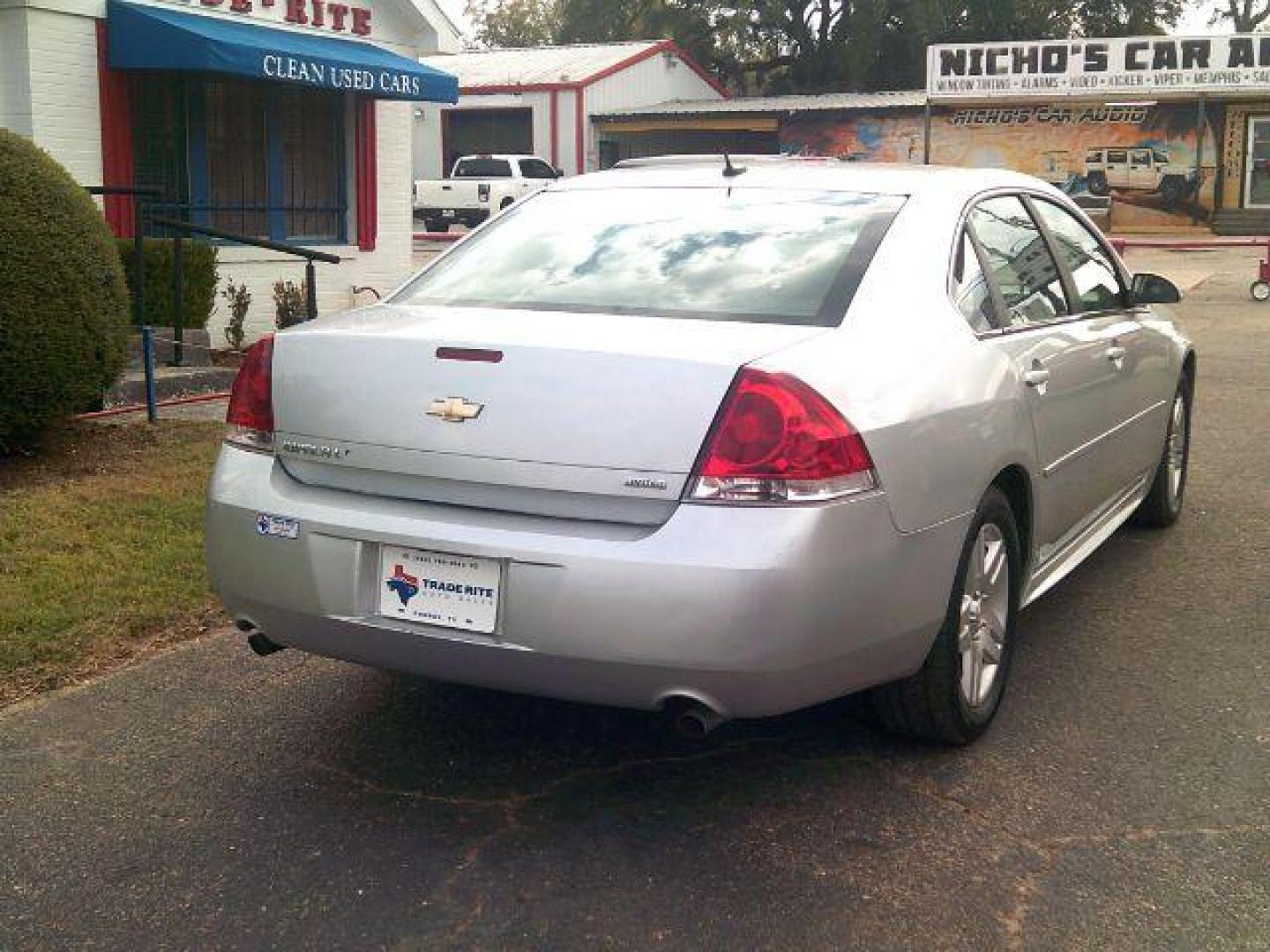 2014 Silver Ice Metallic /Gray Chevrolet Impala Limited LT (2G1WB5E31E1) with an 3.6L V-6 gasoline direct injection engine, located at 116 N. Frazier Street, Conroe, TX, 77301, (936) 647-0690, 30.308662, -95.460480 - Photo#5