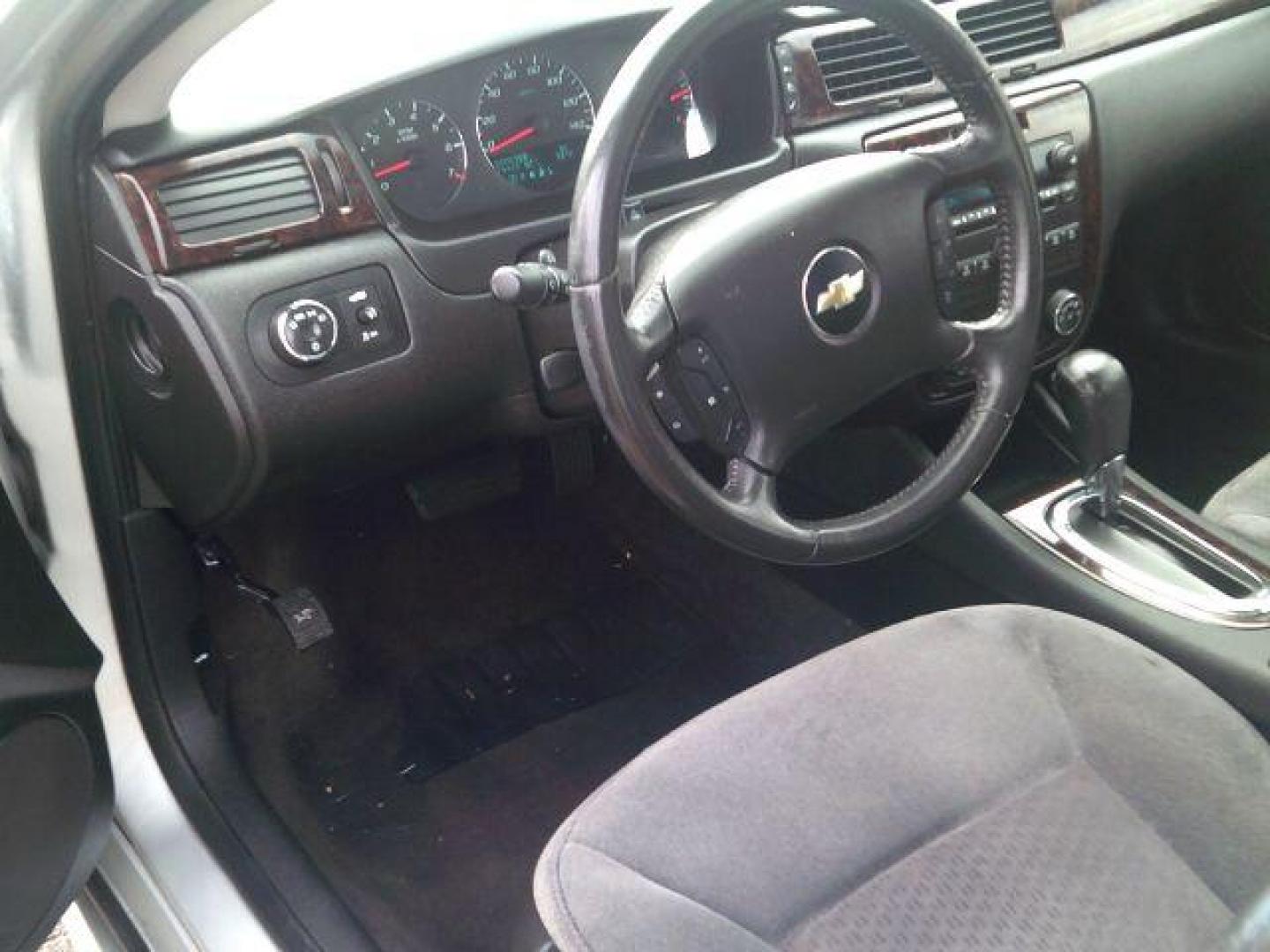 2014 Silver Ice Metallic /Gray Chevrolet Impala Limited LT (2G1WB5E31E1) with an 3.6L V-6 gasoline direct injection engine, located at 116 N. Frazier Street, Conroe, TX, 77301, (936) 647-0690, 30.308662, -95.460480 - Photo#7