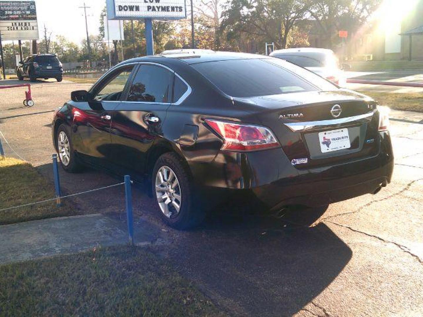 2014 Super Black /Charcoal Nissan Altima 2.5 S (1N4AL3AP7EN) with an 2.5L I-4 DOHC engine, 5-Speed Automatic transmission, located at 116 N. Frazier Street, Conroe, TX, 77301, (936) 647-0690, 30.308662, -95.460480 - Photo#4