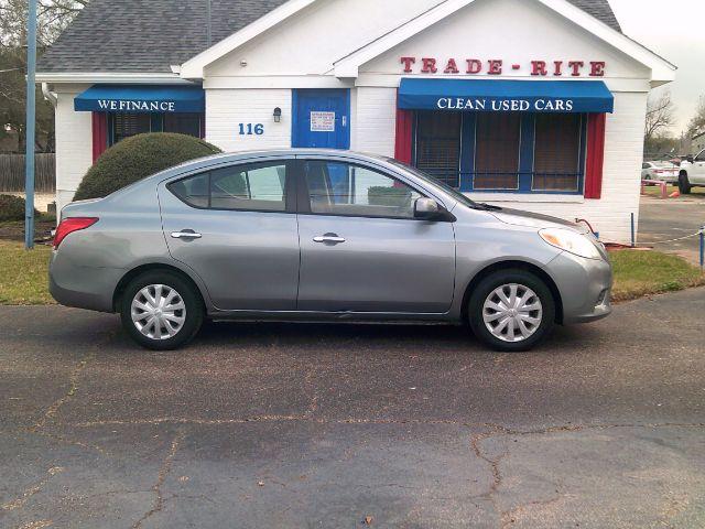 photo of 2012 Nissan Versa 1.6 SV